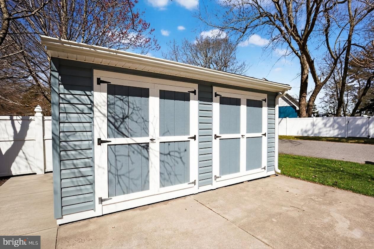 GOLDEN BEACH - Residential