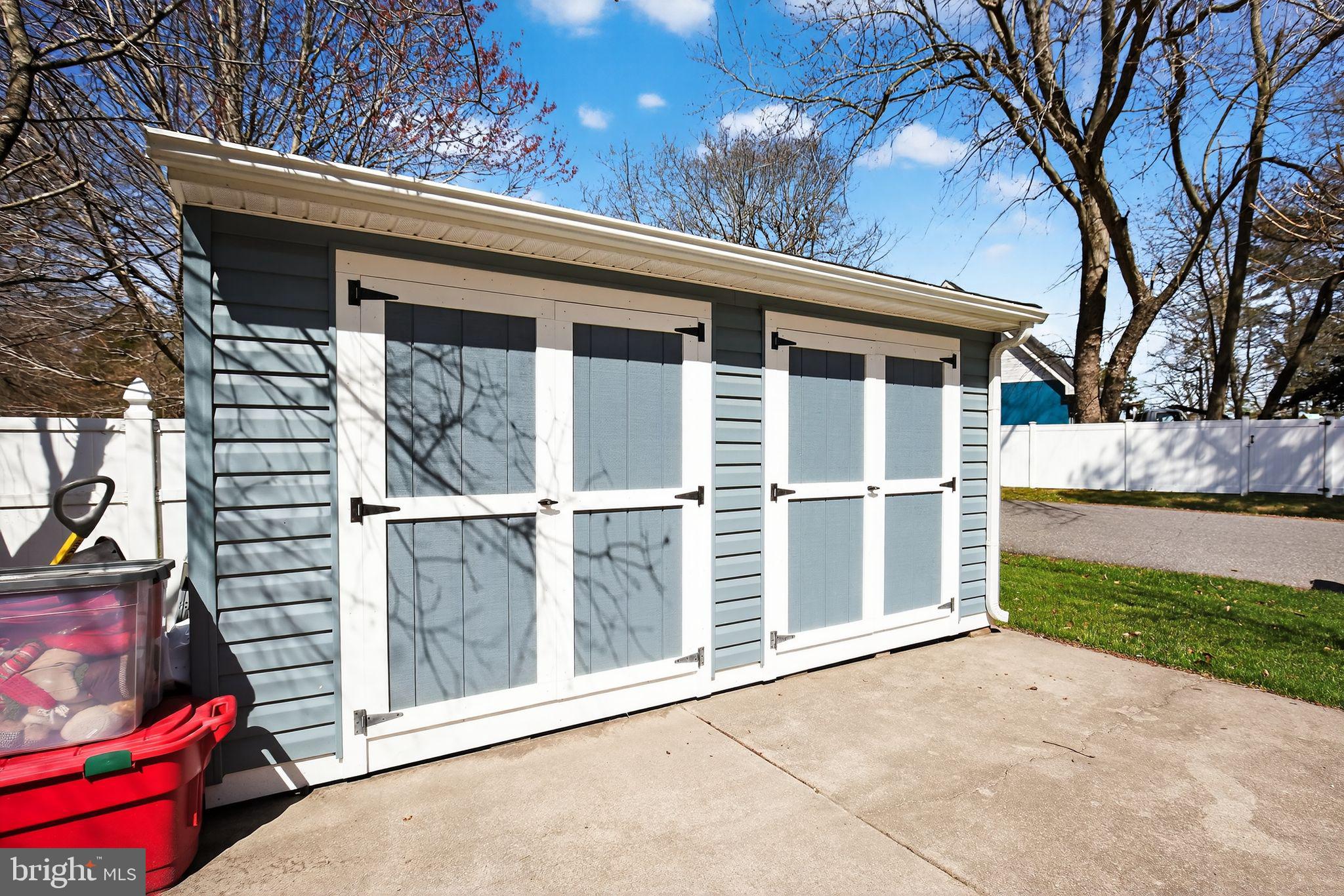 GOLDEN BEACH - Residential