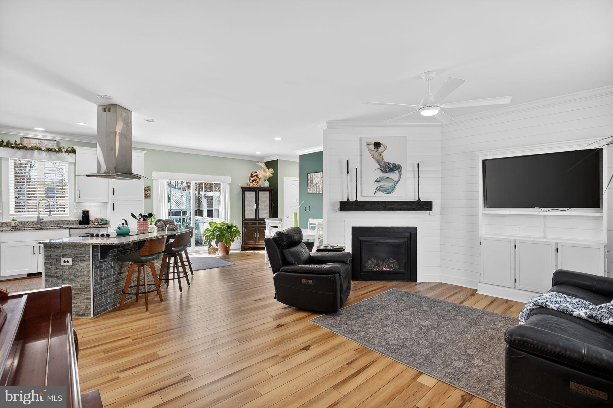 GOLDEN BEACH - Residential