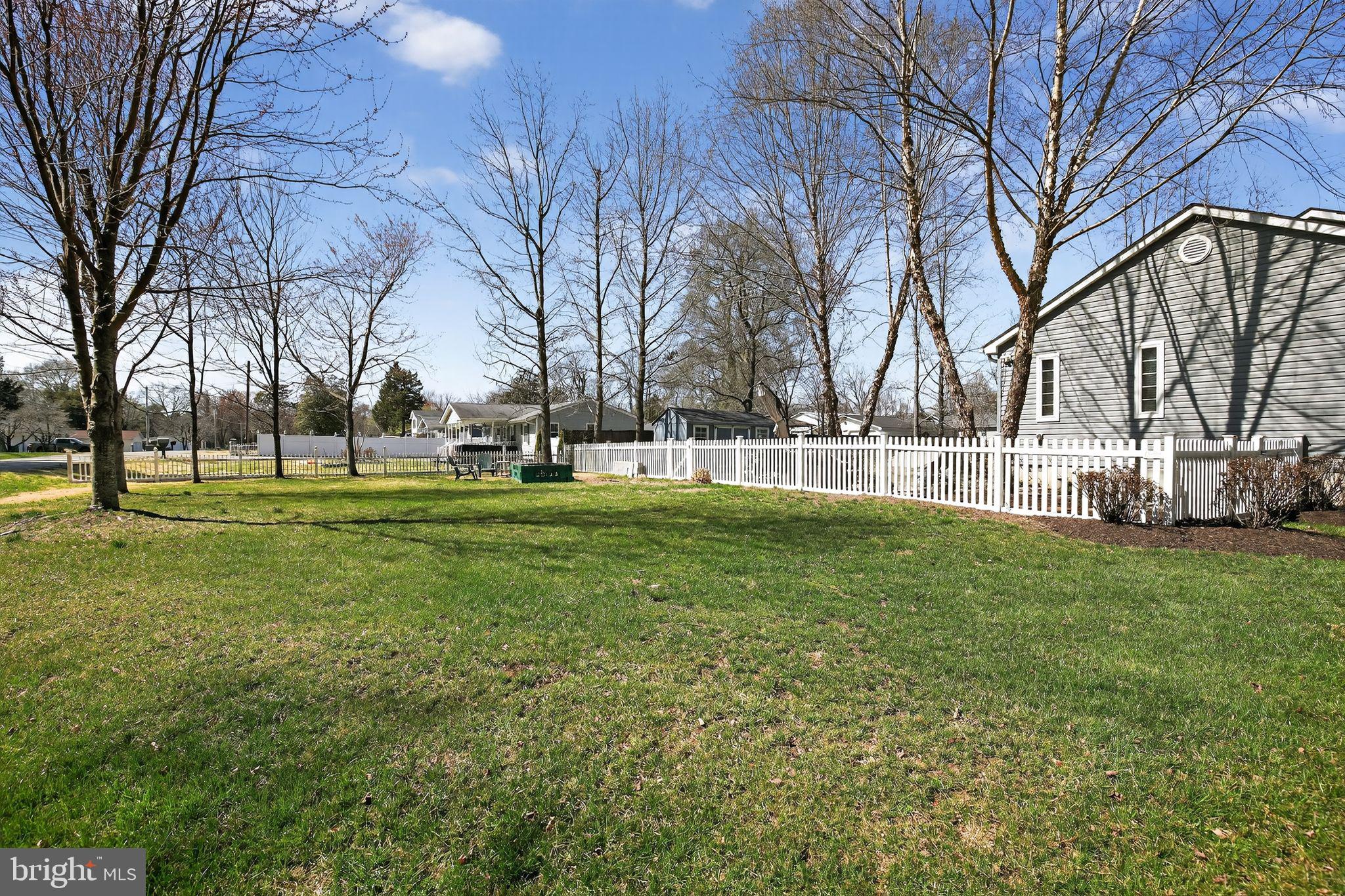 GOLDEN BEACH - Residential