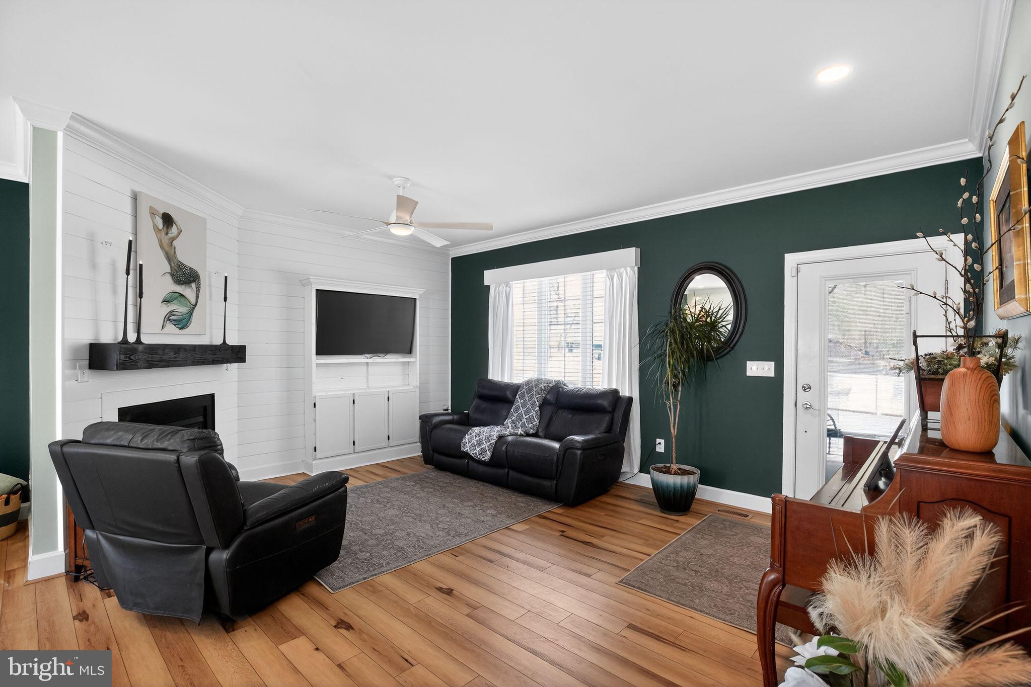 GOLDEN BEACH - Residential