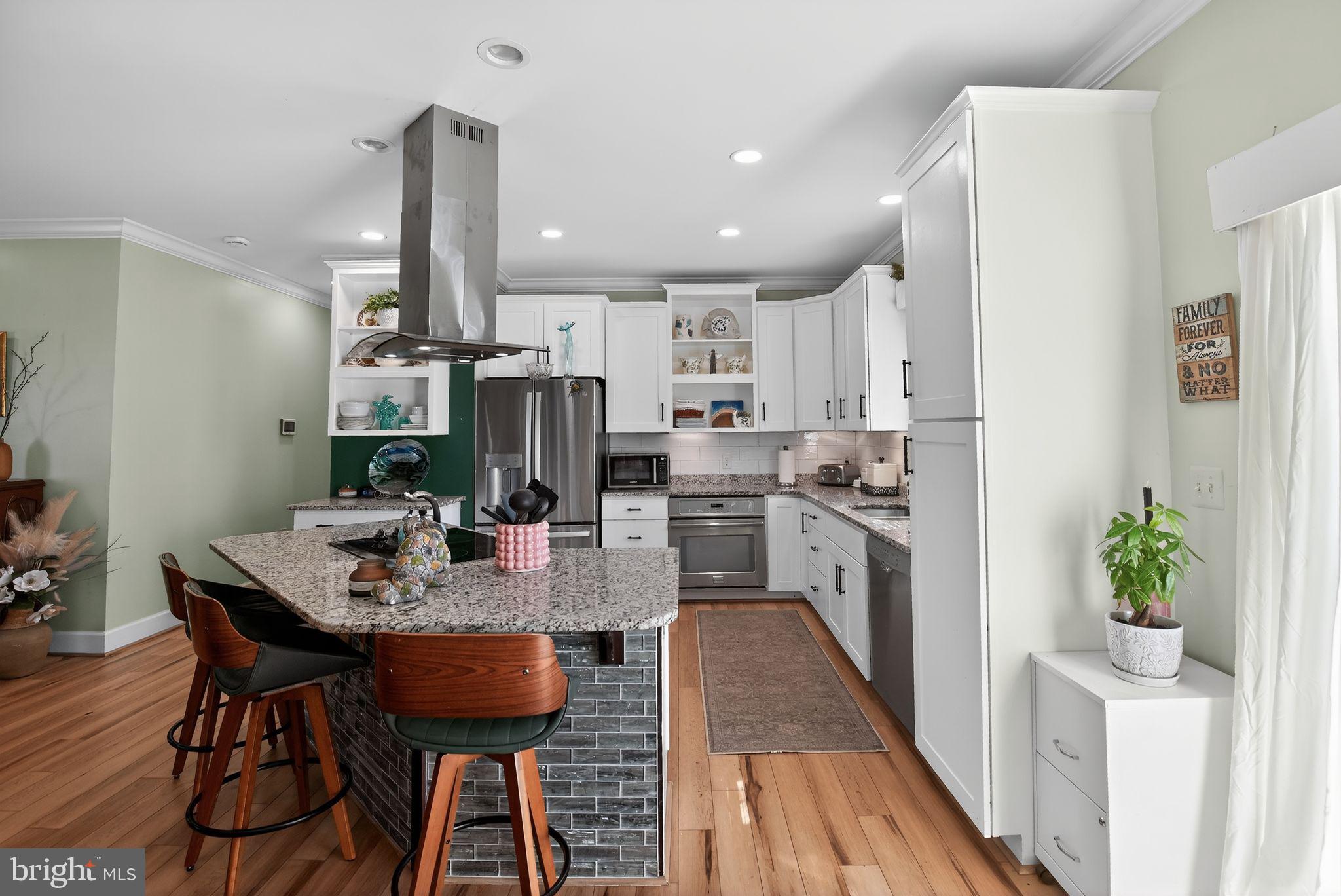 GOLDEN BEACH - Residential