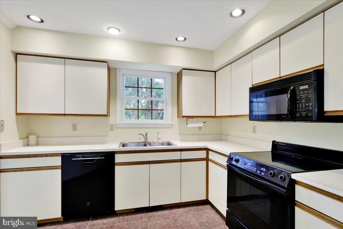 Wyomissing, Pennsylvania 19610, United States, 3 Bedrooms Bedrooms, ,3 BathroomsBathrooms,Residential,Active,191560