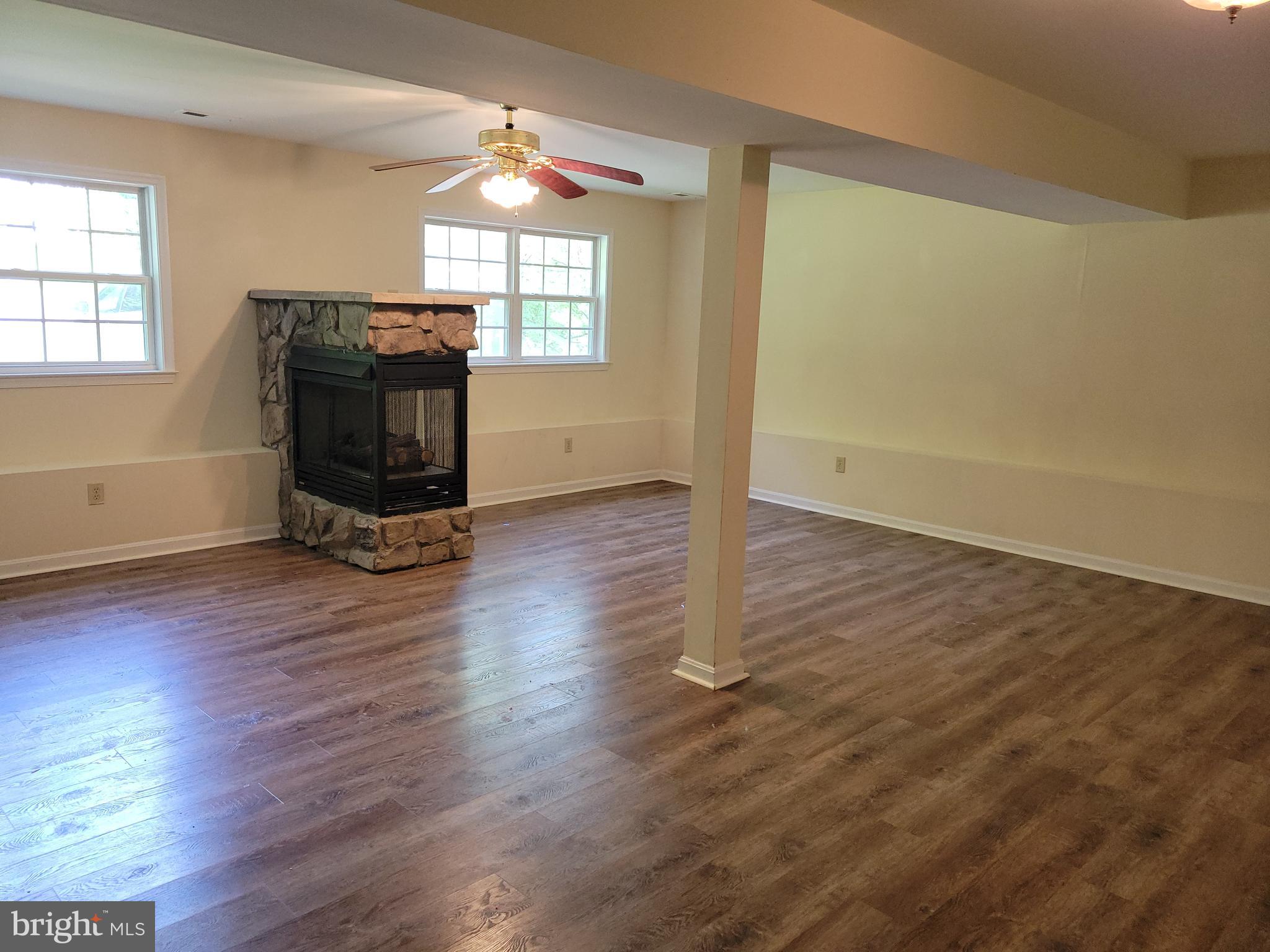 PRESIDENTIAL LAKES - Residential Lease