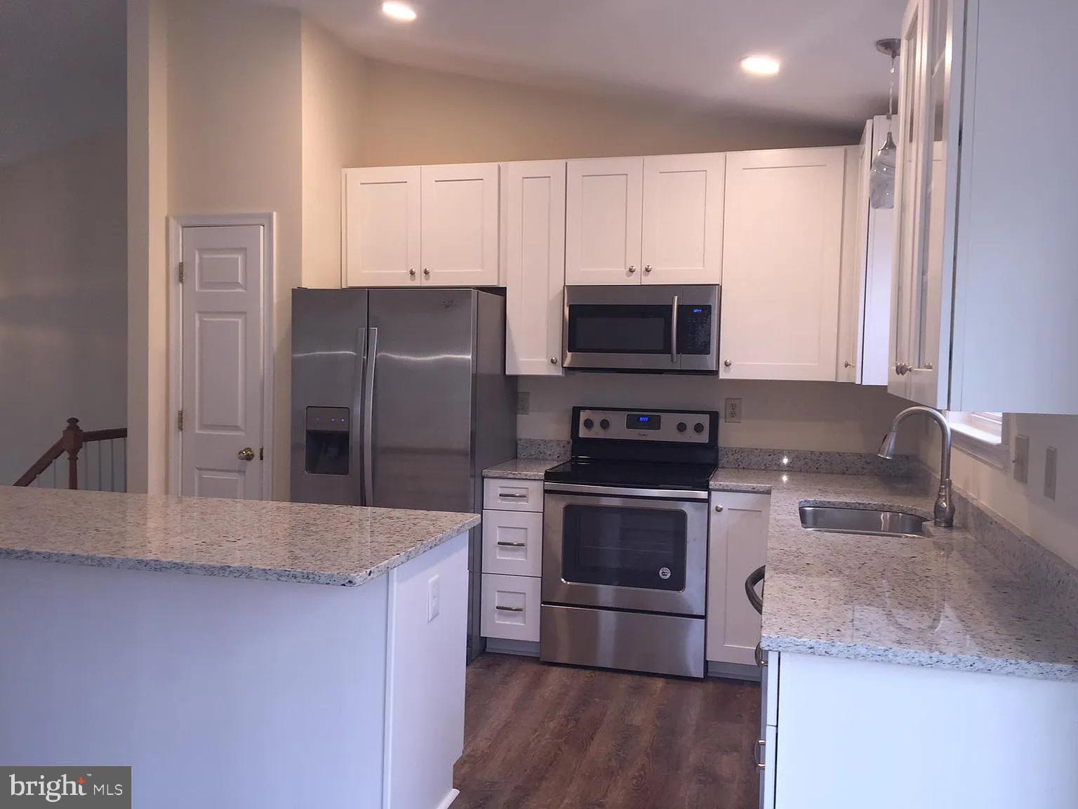 PRESIDENTIAL LAKES - Residential Lease