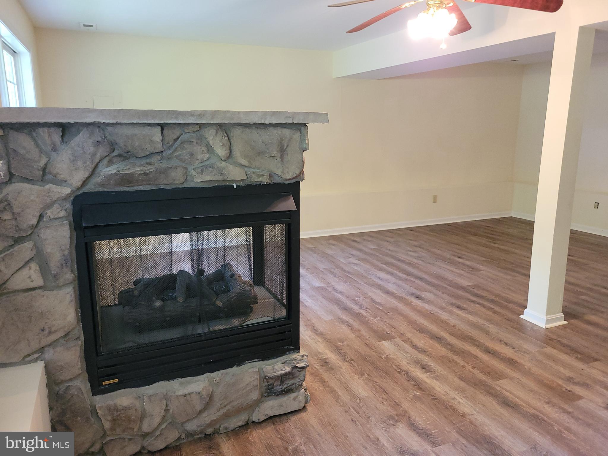 PRESIDENTIAL LAKES - Residential Lease