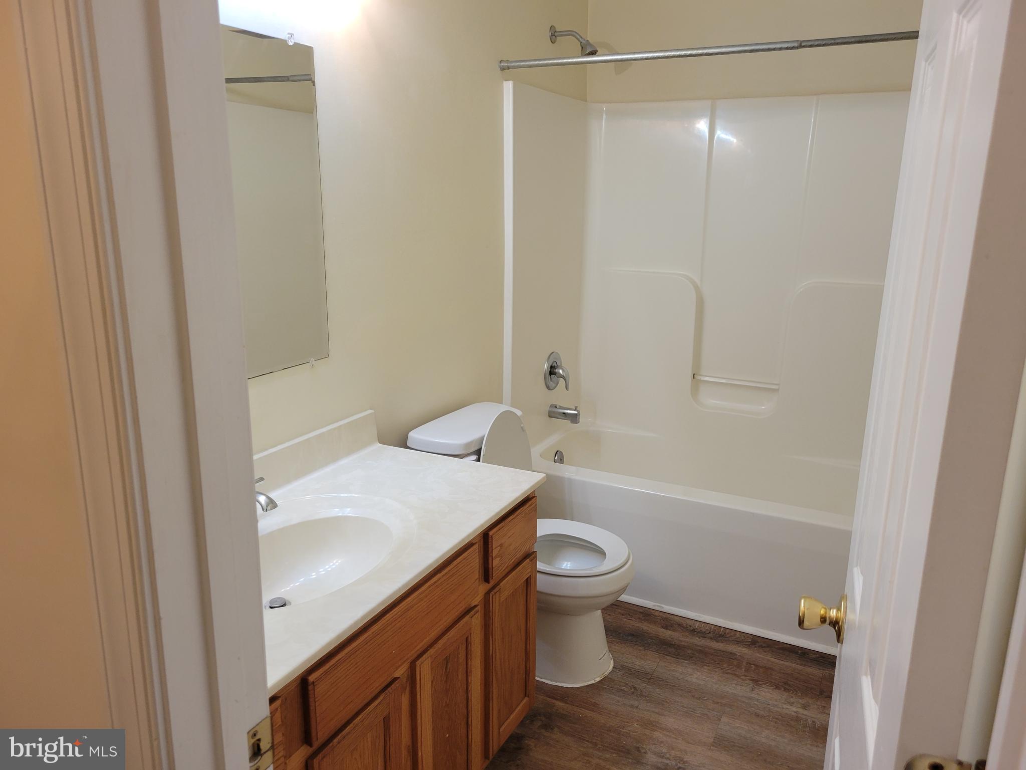 PRESIDENTIAL LAKES - Residential Lease