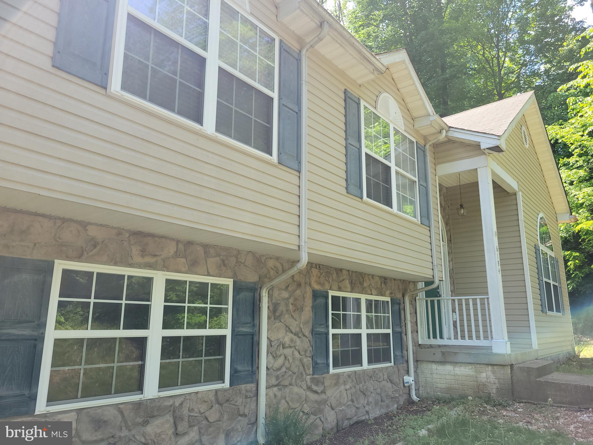 PRESIDENTIAL LAKES - Residential Lease