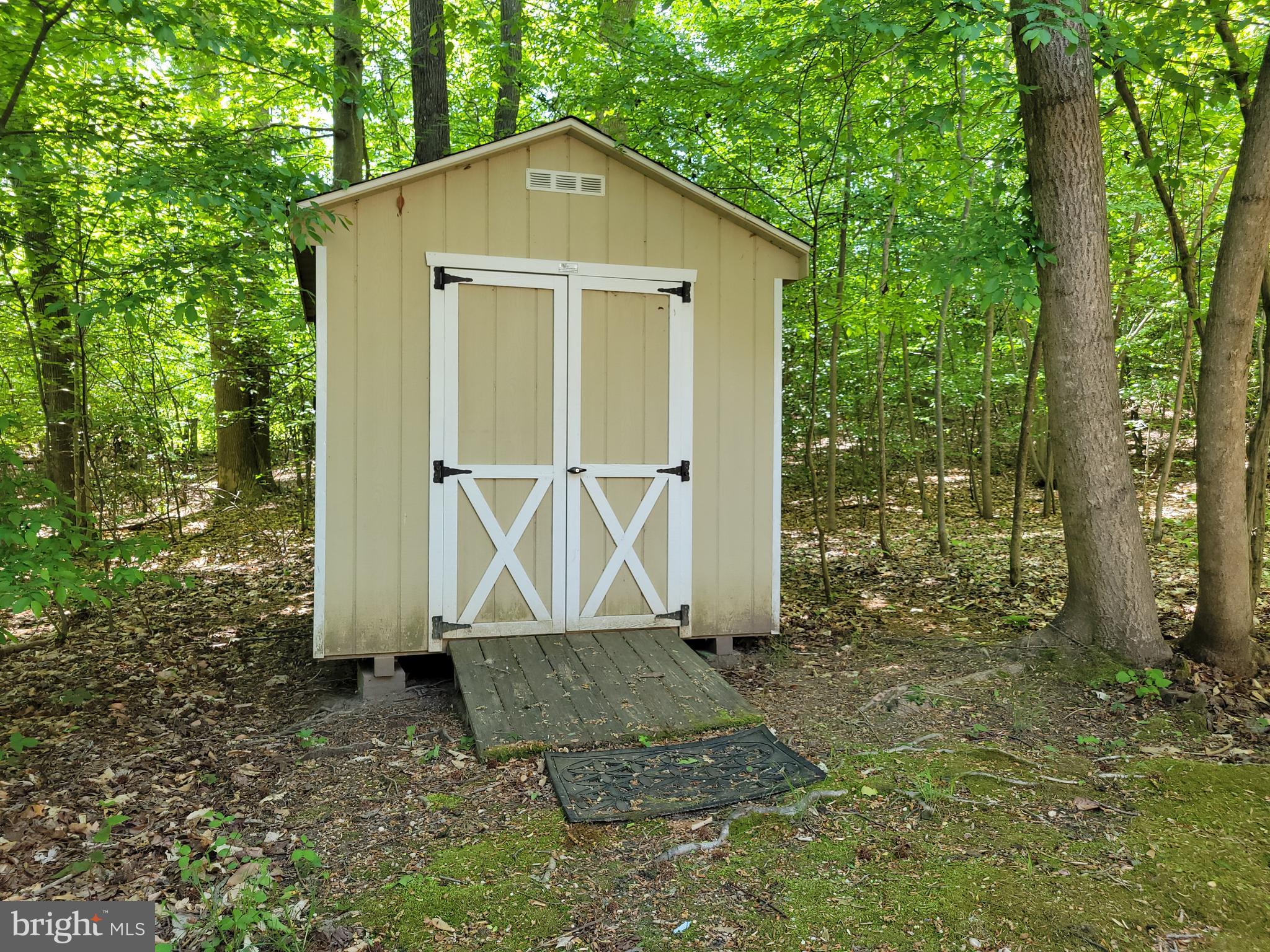 PRESIDENTIAL LAKES - Residential Lease