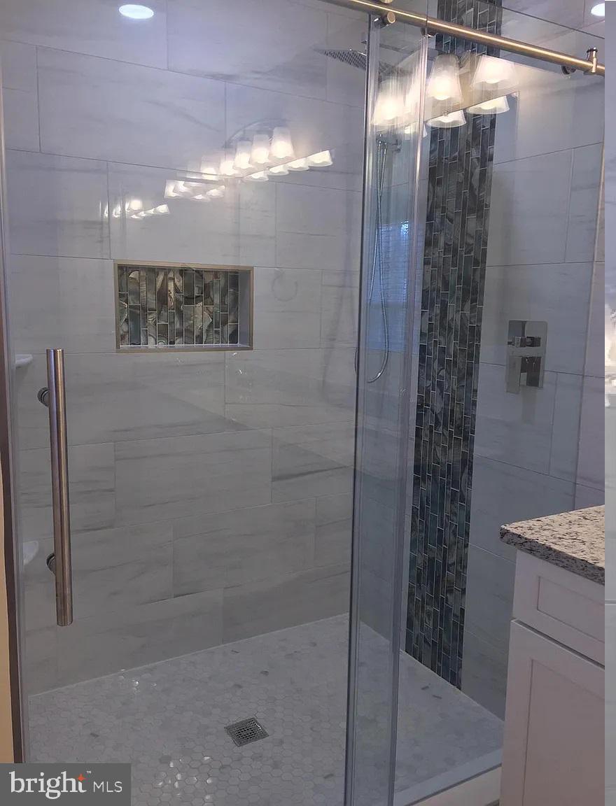 PRESIDENTIAL LAKES - Residential Lease