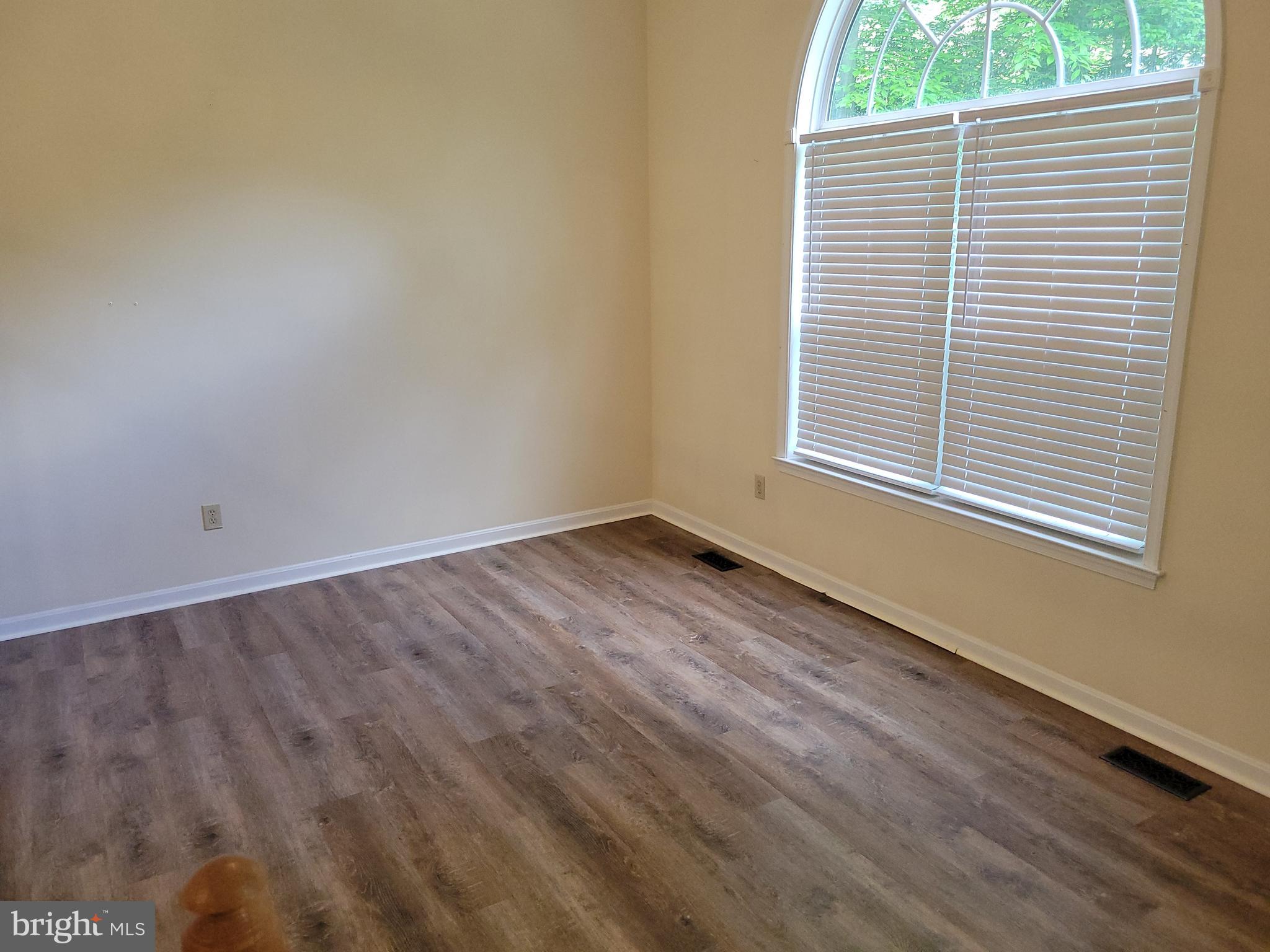 PRESIDENTIAL LAKES - Residential Lease