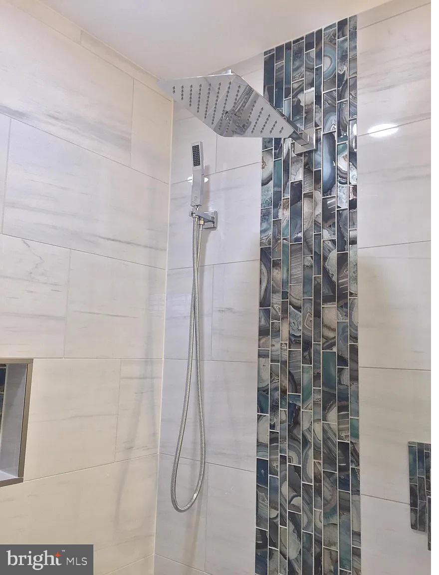 PRESIDENTIAL LAKES - Residential Lease