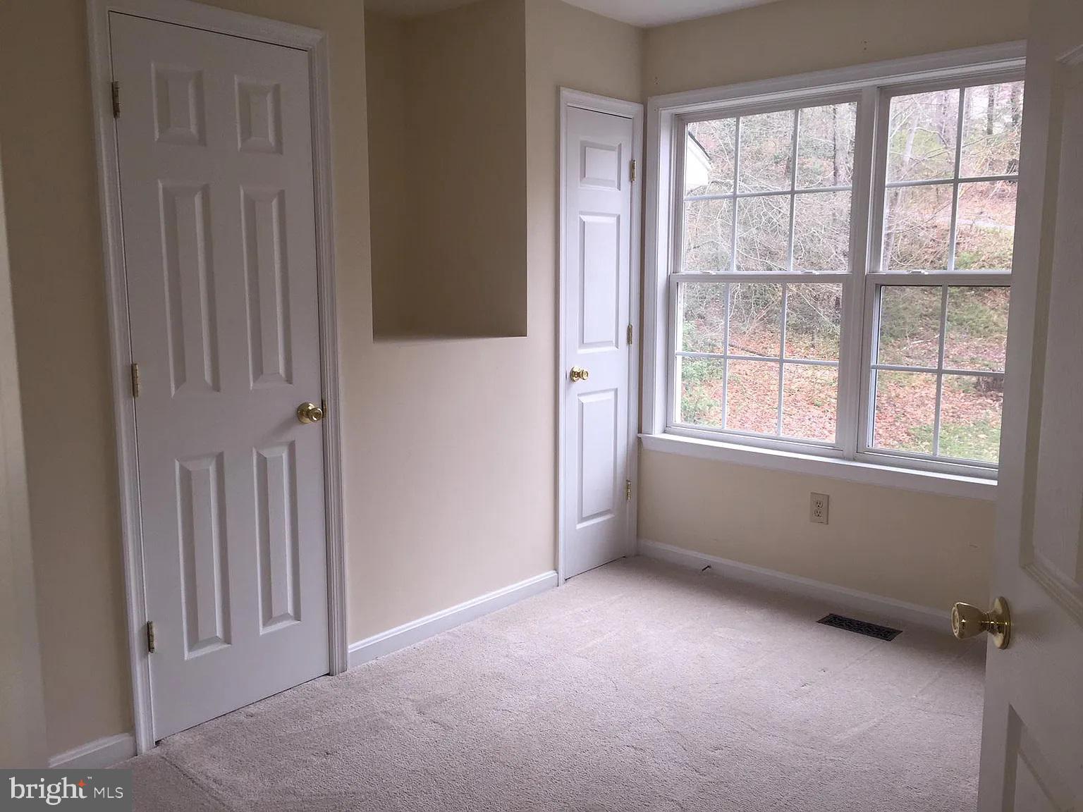 PRESIDENTIAL LAKES - Residential Lease