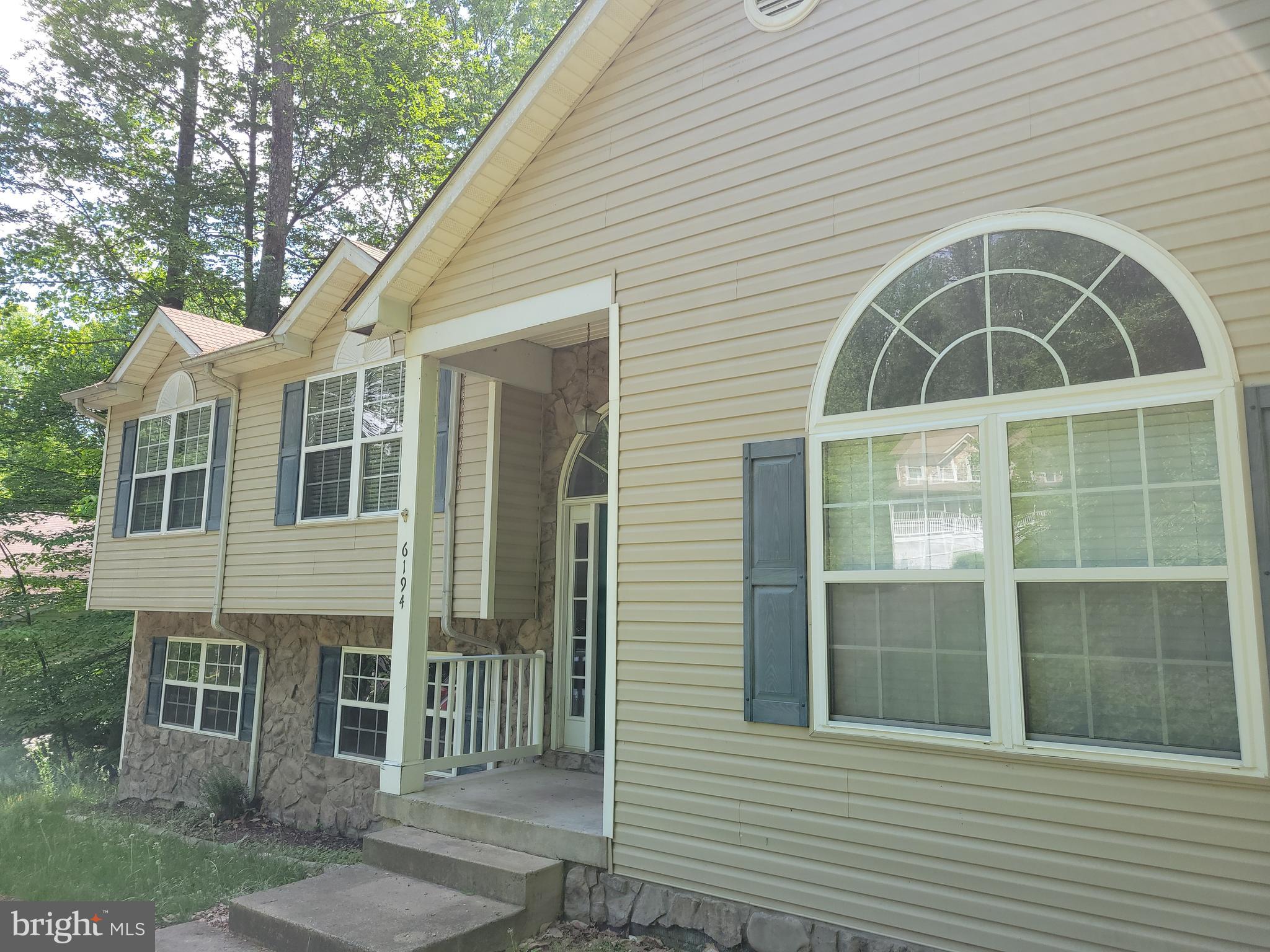 PRESIDENTIAL LAKES - Residential Lease