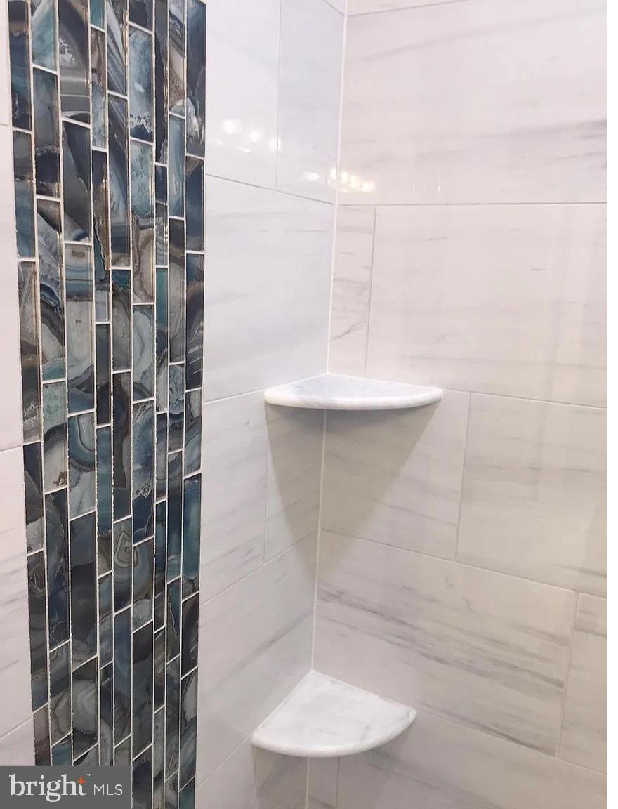 PRESIDENTIAL LAKES - Residential Lease