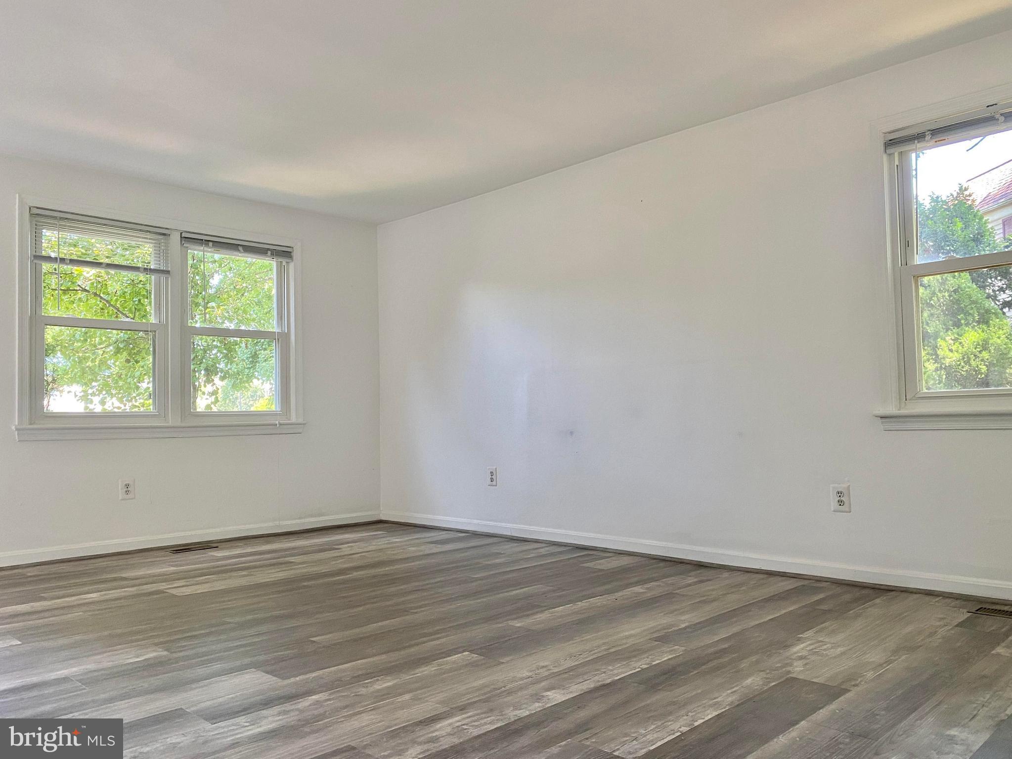 7351 CRESTLEIGH CIRCLE END UNIT