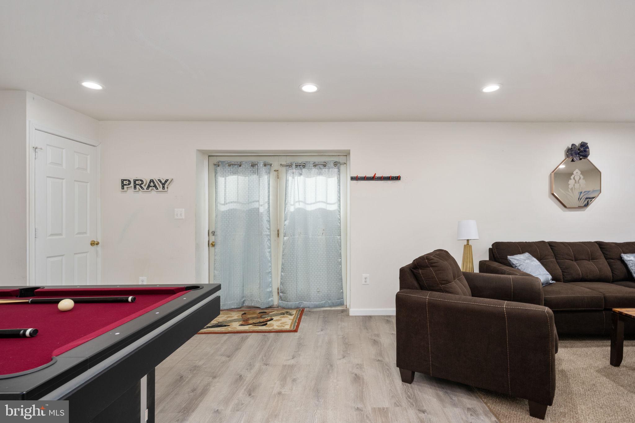 FOX POINT - Residential