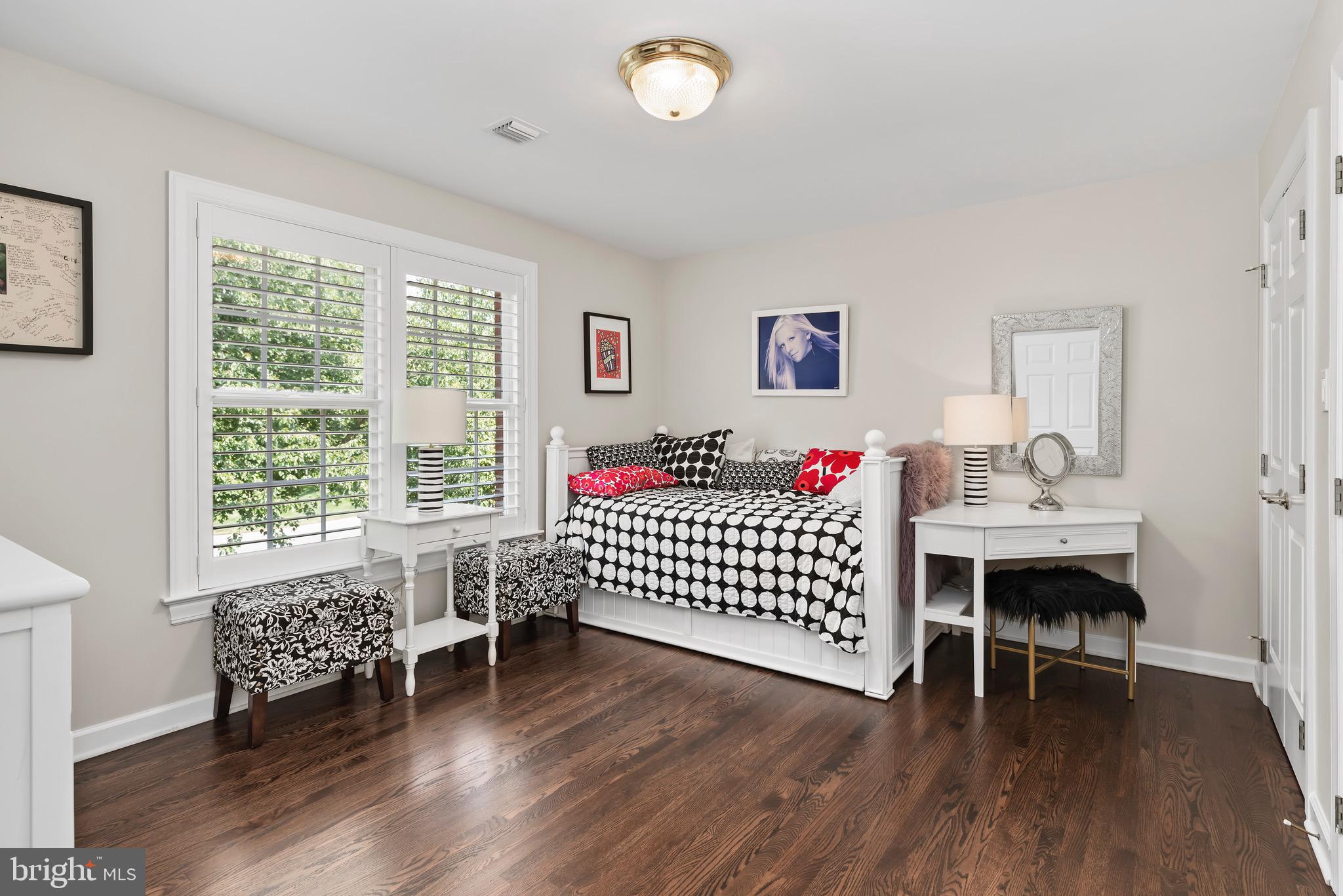 WHITE OAKS - Residential