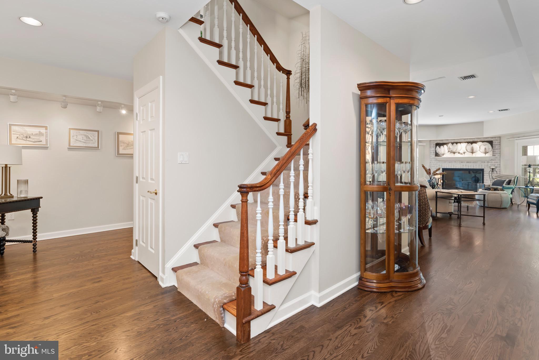 WHITE OAKS - Residential