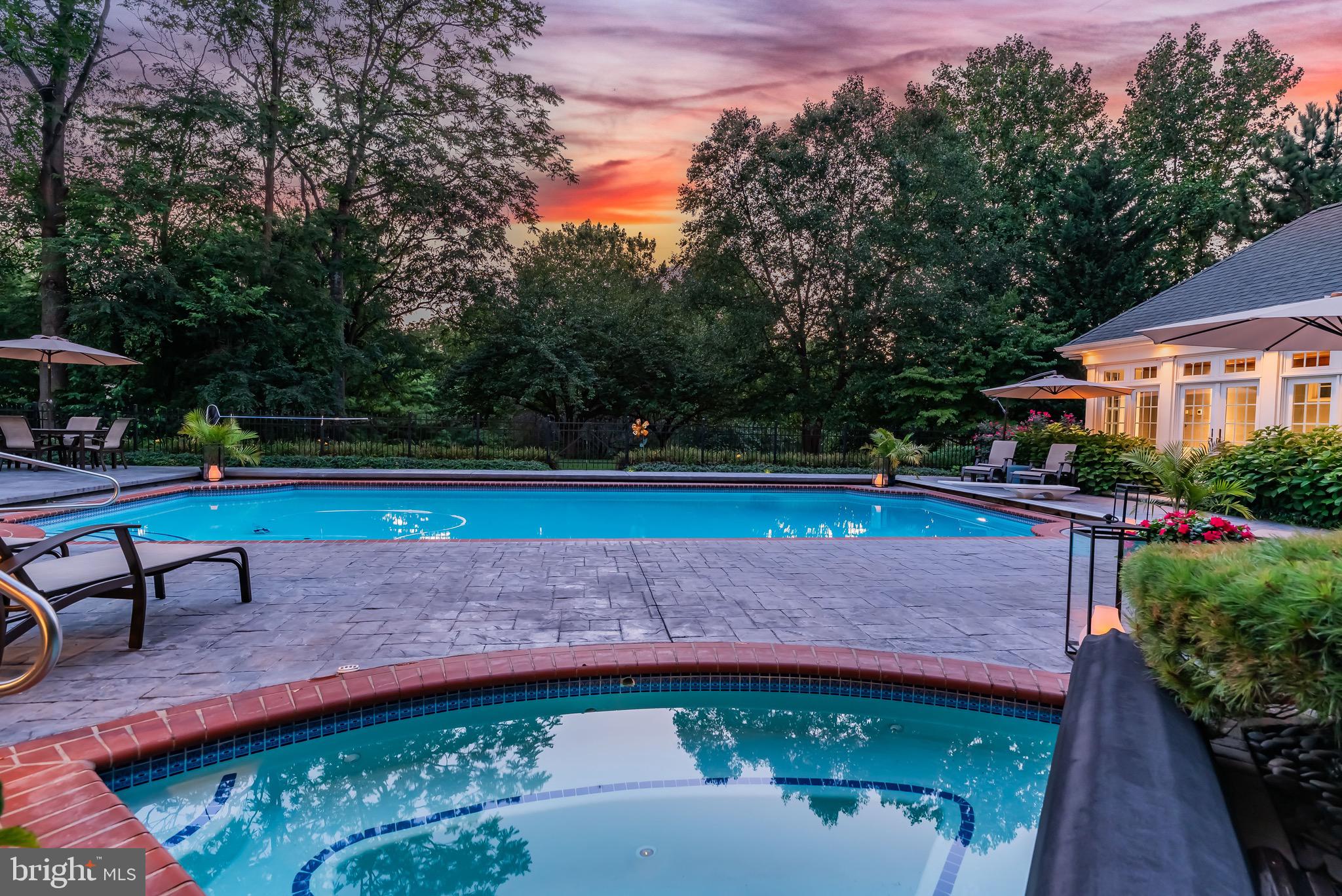 WHITE OAKS - Residential