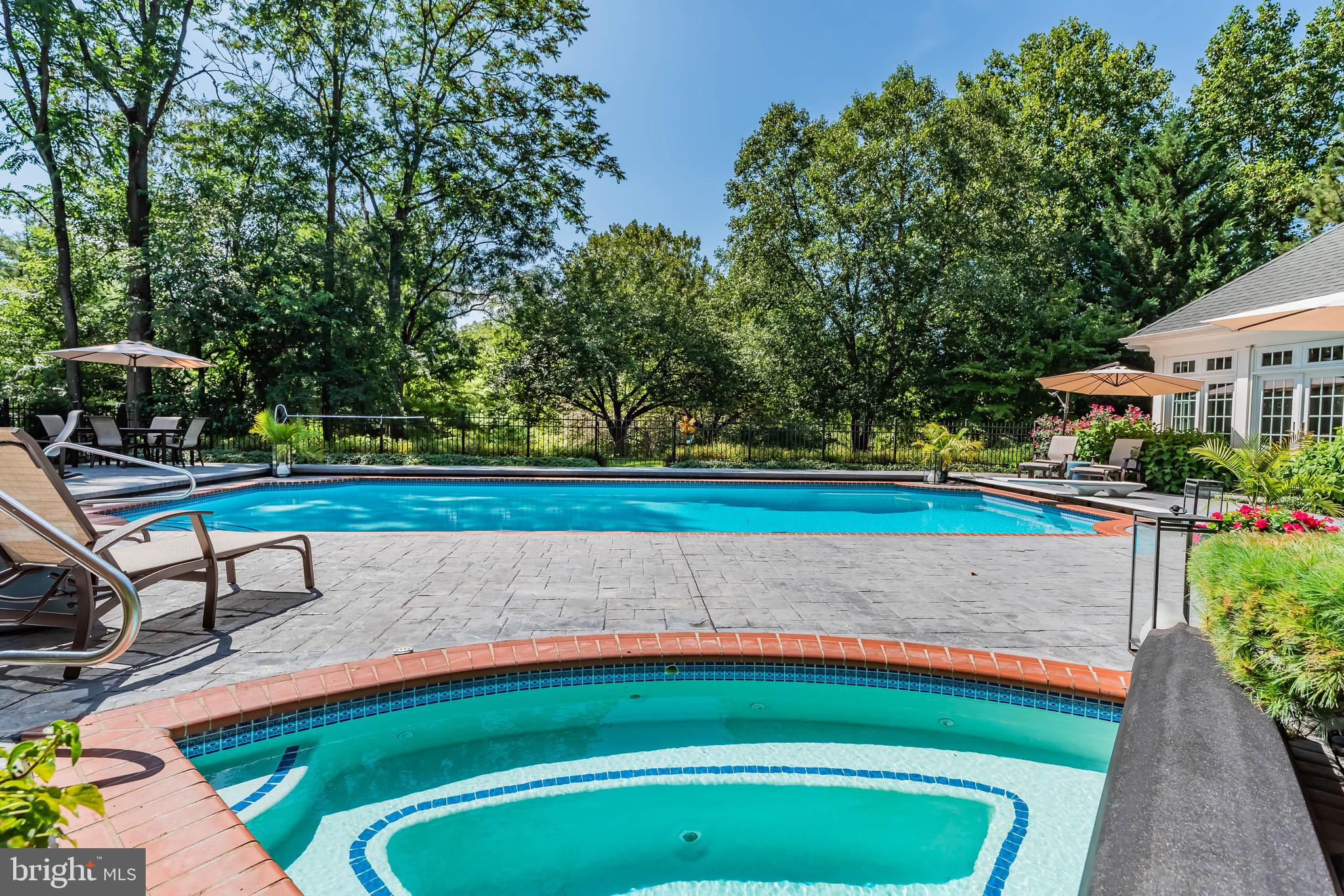 WHITE OAKS - Residential