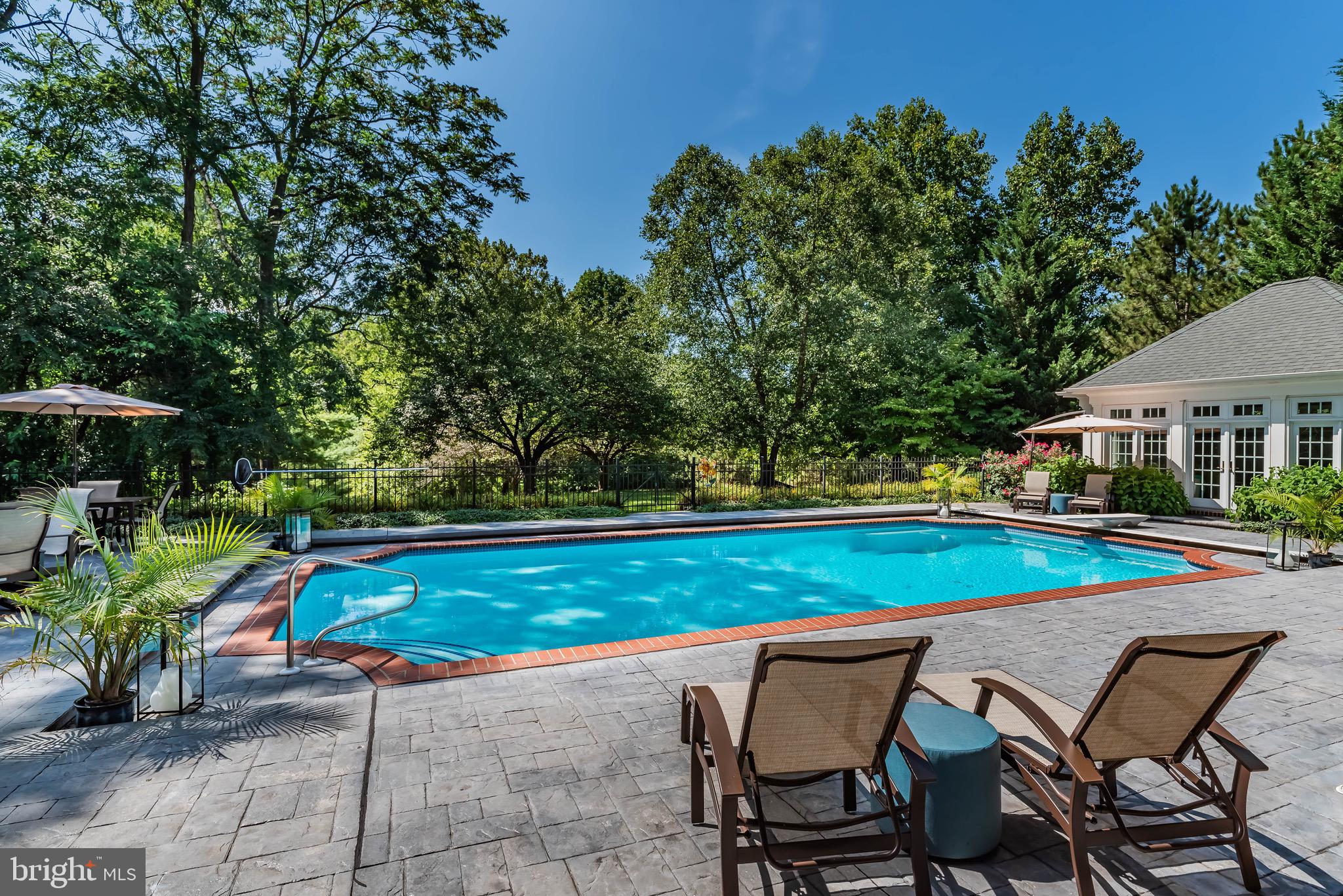 WHITE OAKS - Residential