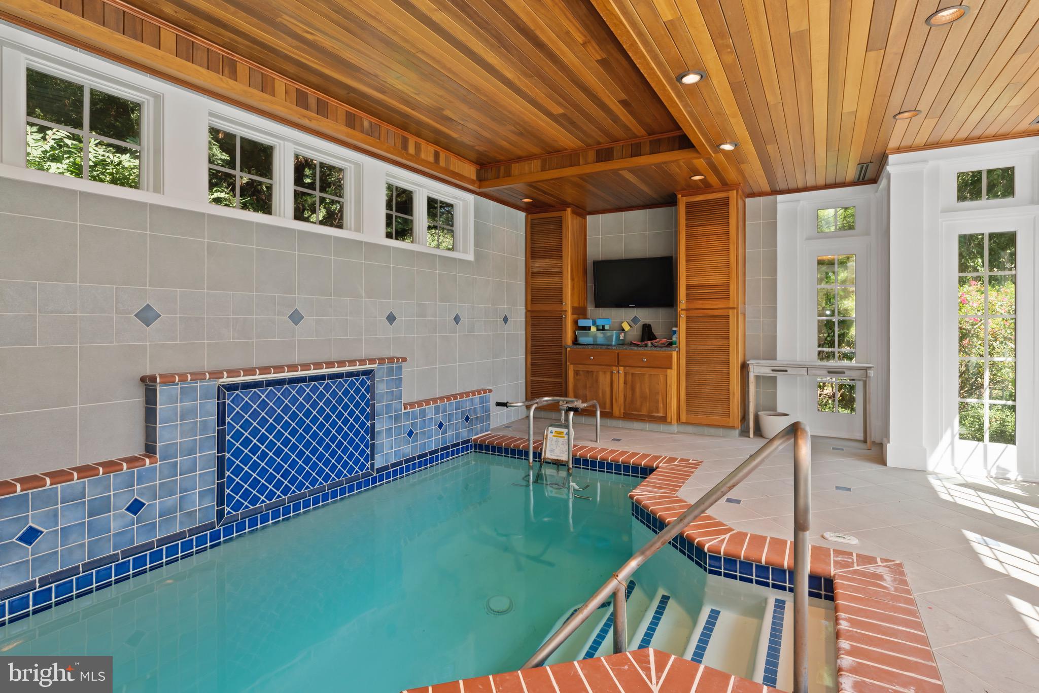 WHITE OAKS - Residential