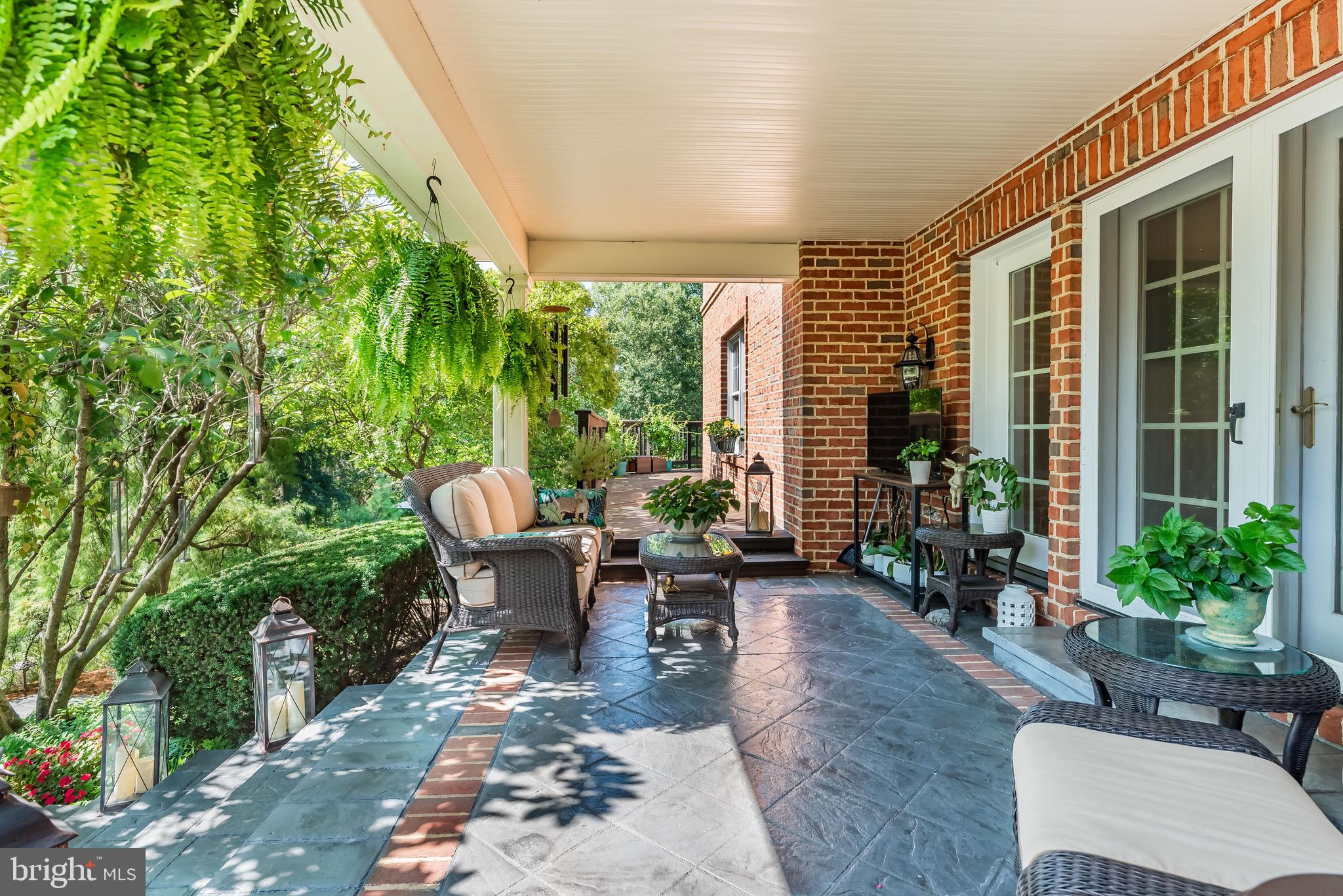 WHITE OAKS - Residential