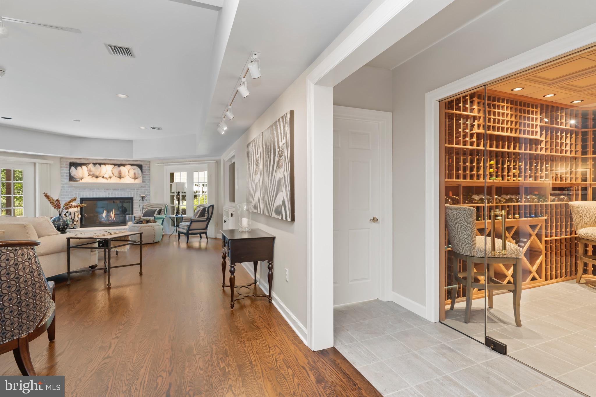 WHITE OAKS - Residential