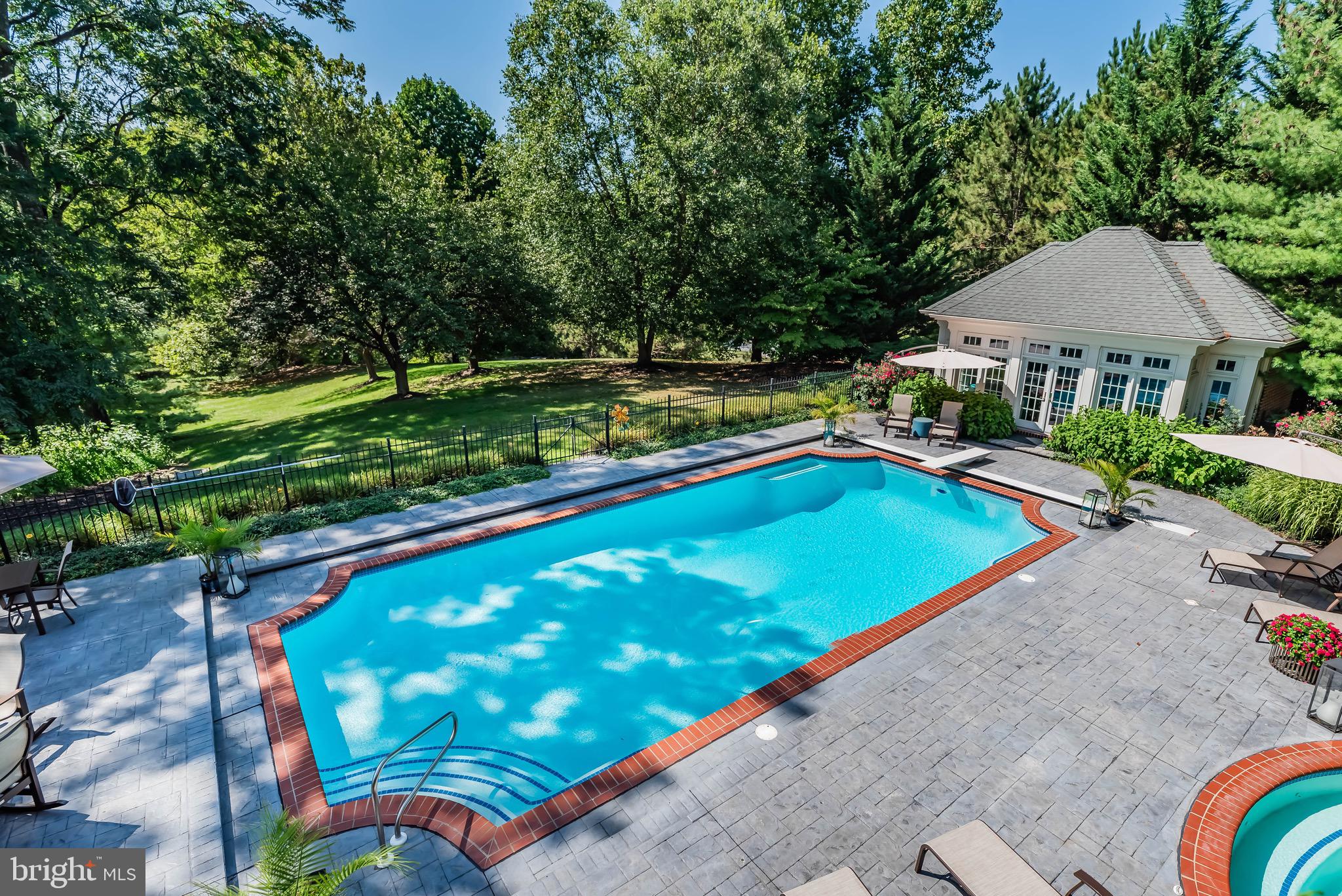 WHITE OAKS - Residential