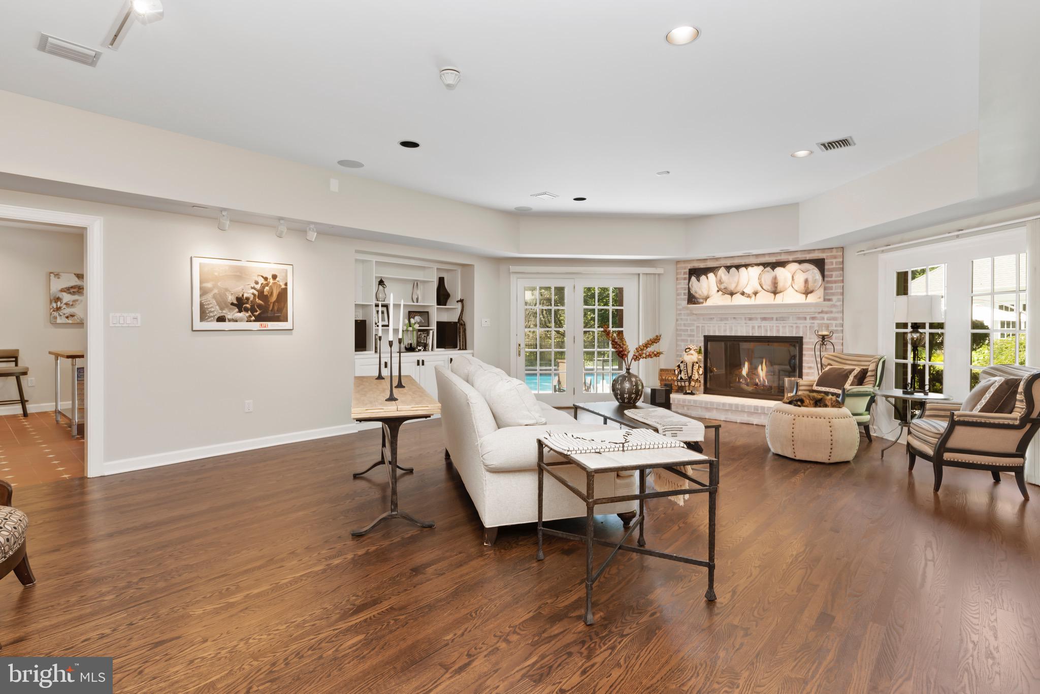 WHITE OAKS - Residential