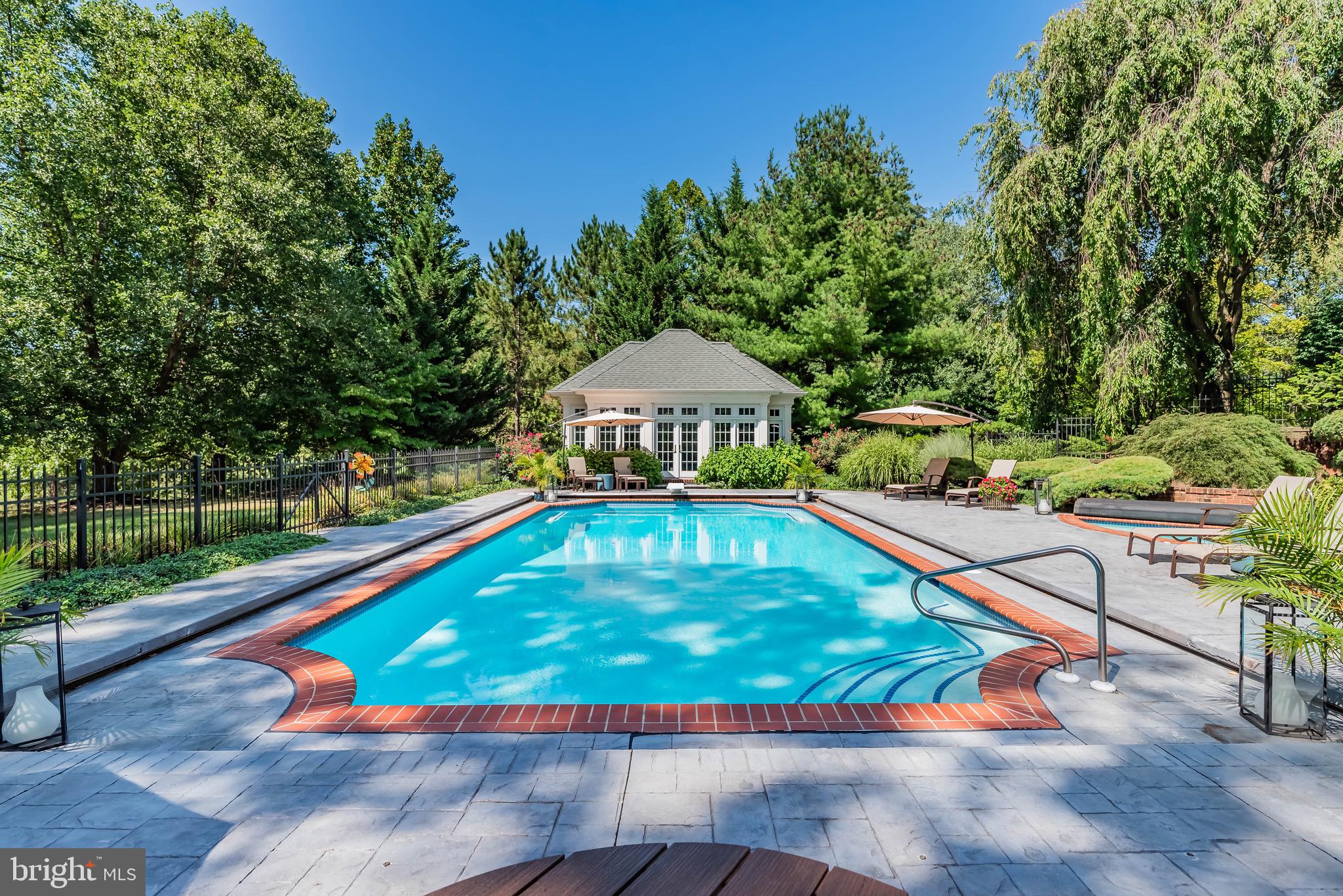 WHITE OAKS - Residential