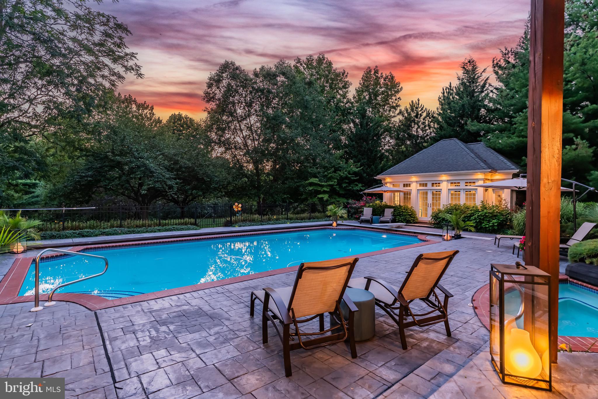 WHITE OAKS - Residential