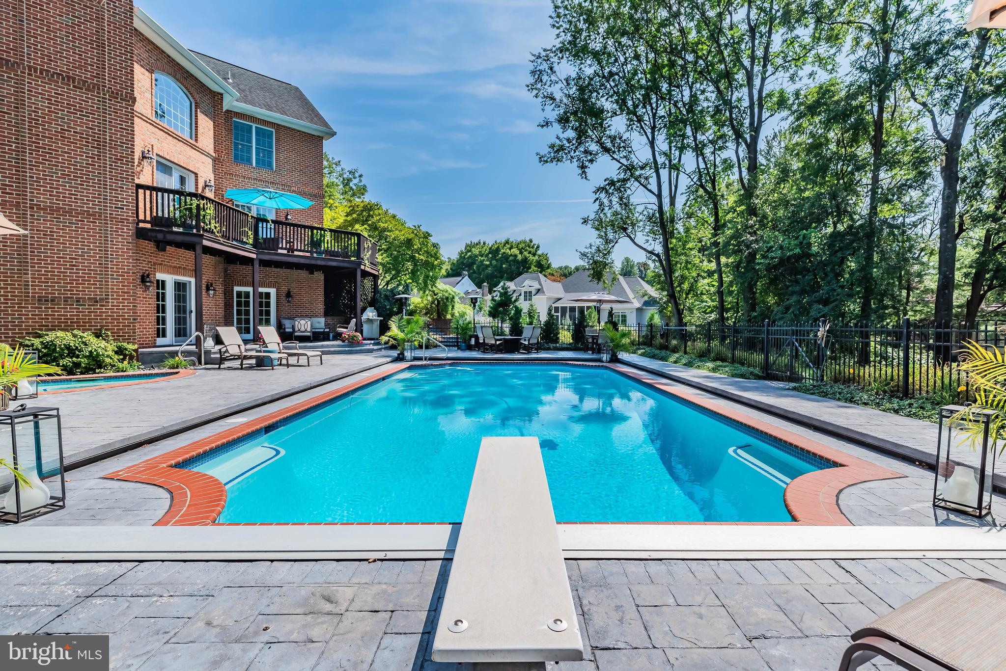 WHITE OAKS - Residential