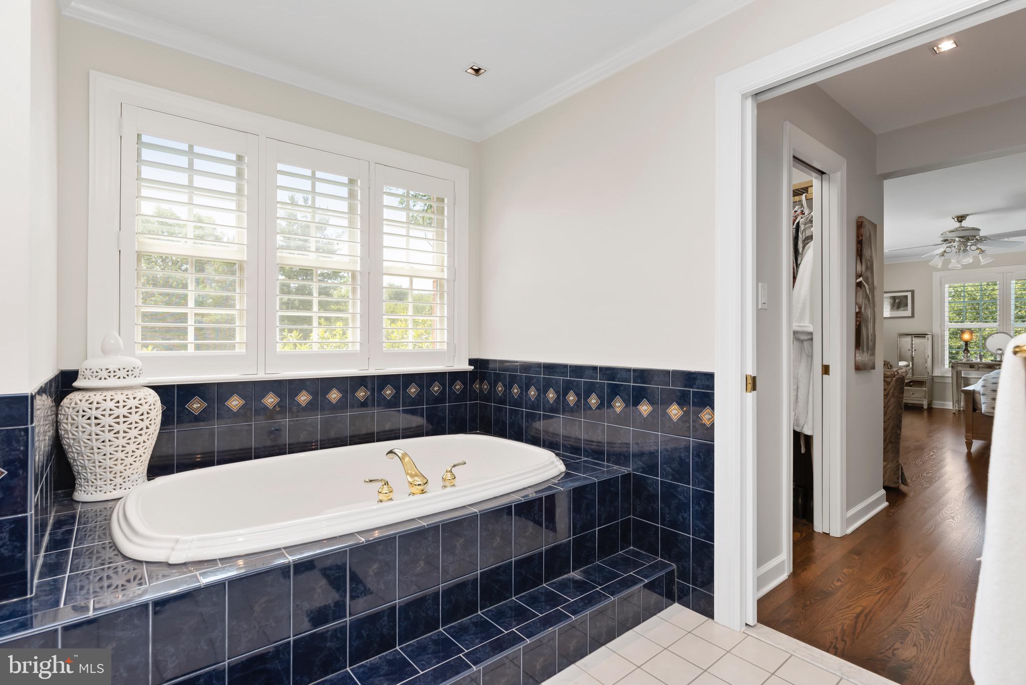 WHITE OAKS - Residential