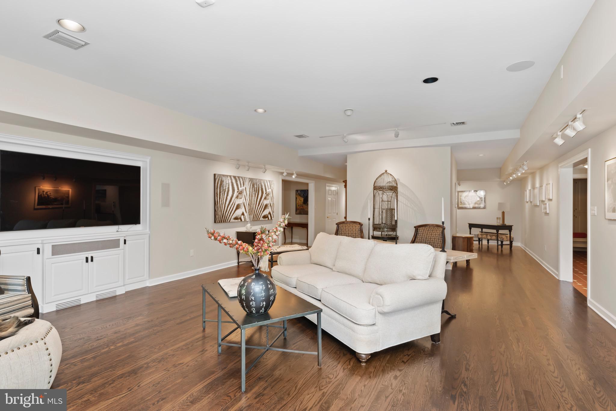 WHITE OAKS - Residential