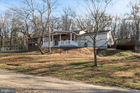 Homes For Sale - 162 Twin Fox Lane<br/> BERKELEY SPRINGS, WV 25411