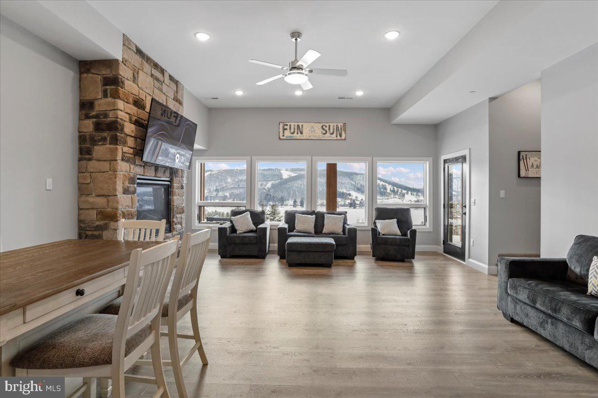 SUNSET RIDGE - Residential