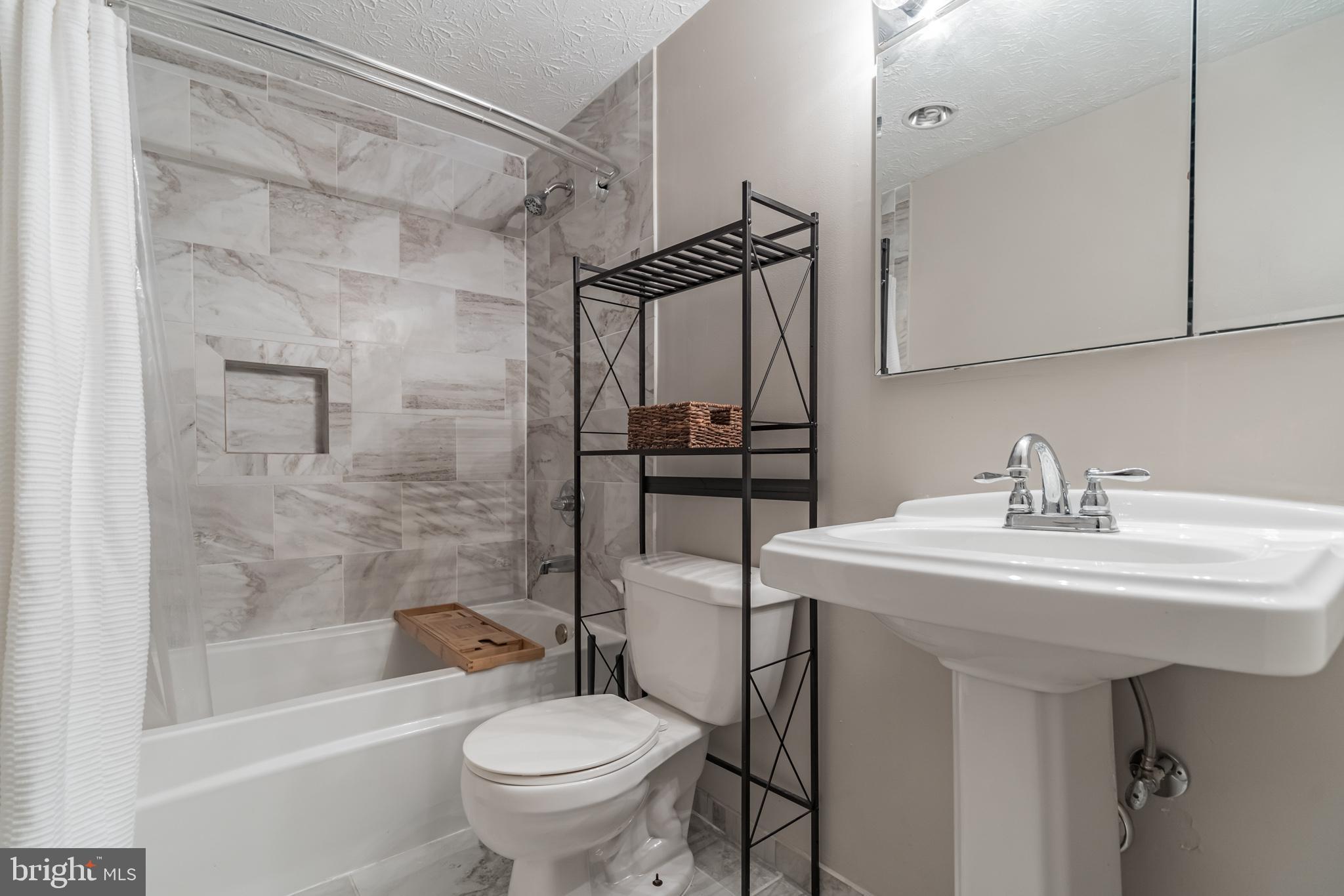 OAK POND - Residential