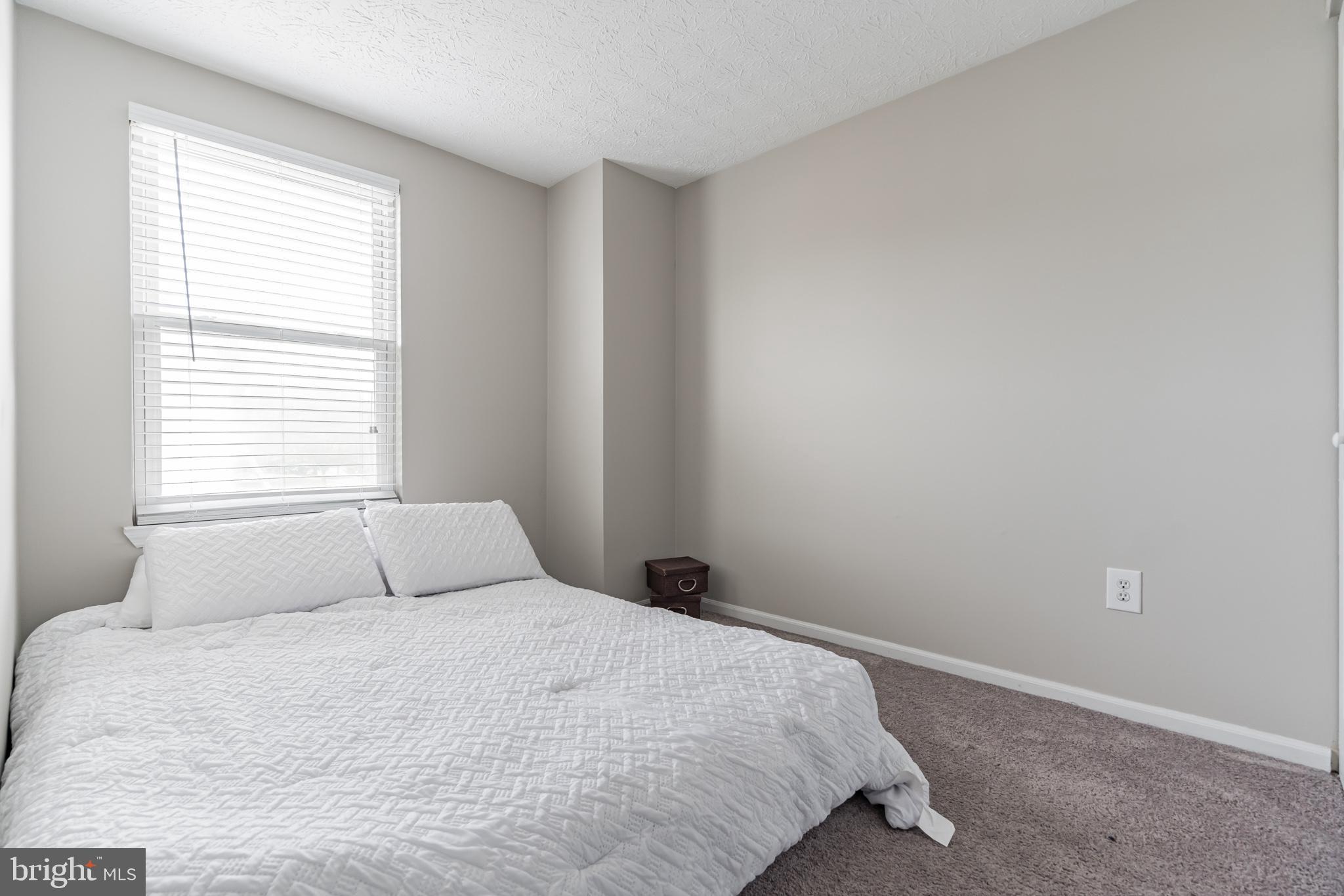 OAK POND - Residential