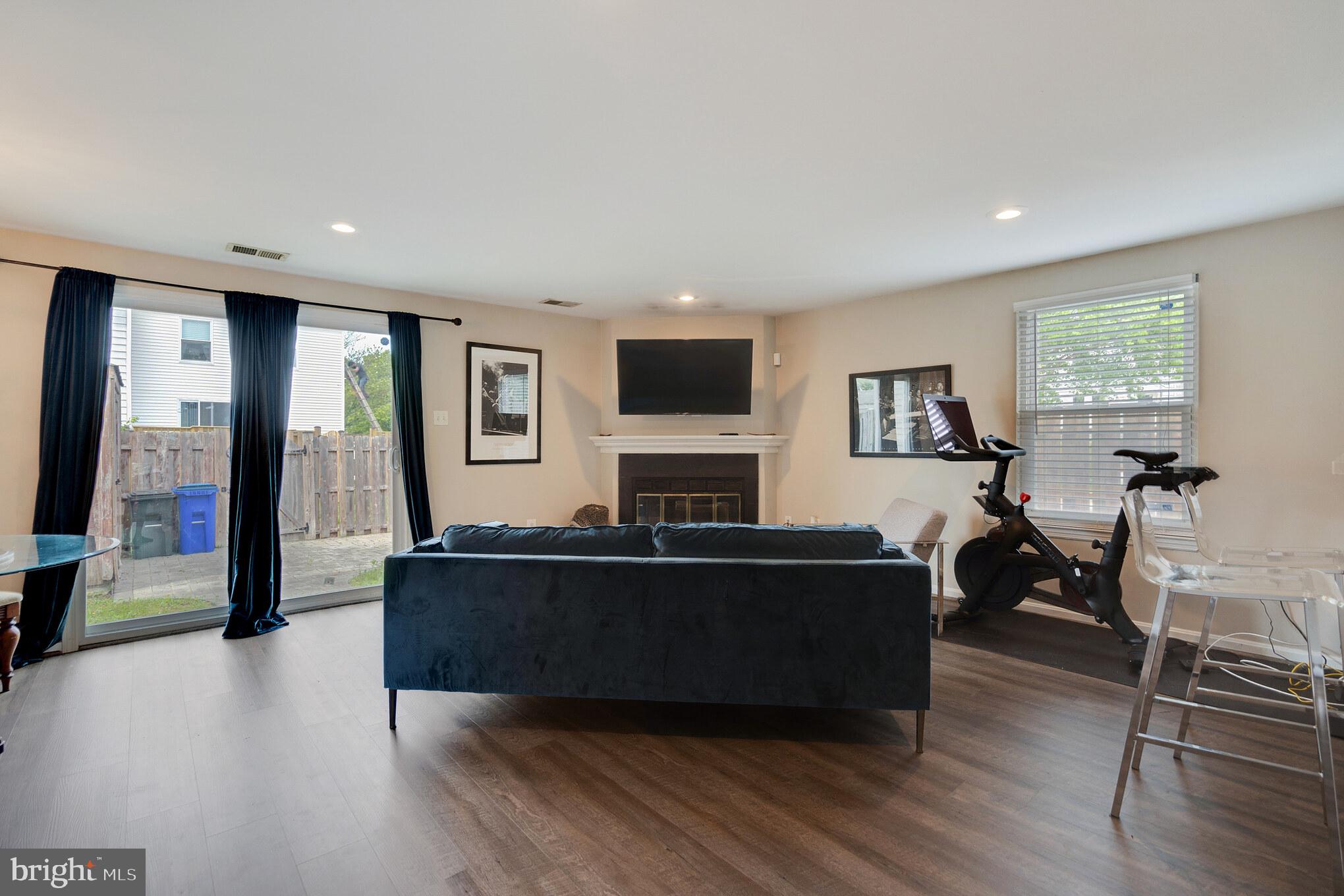 OAK POND - Residential