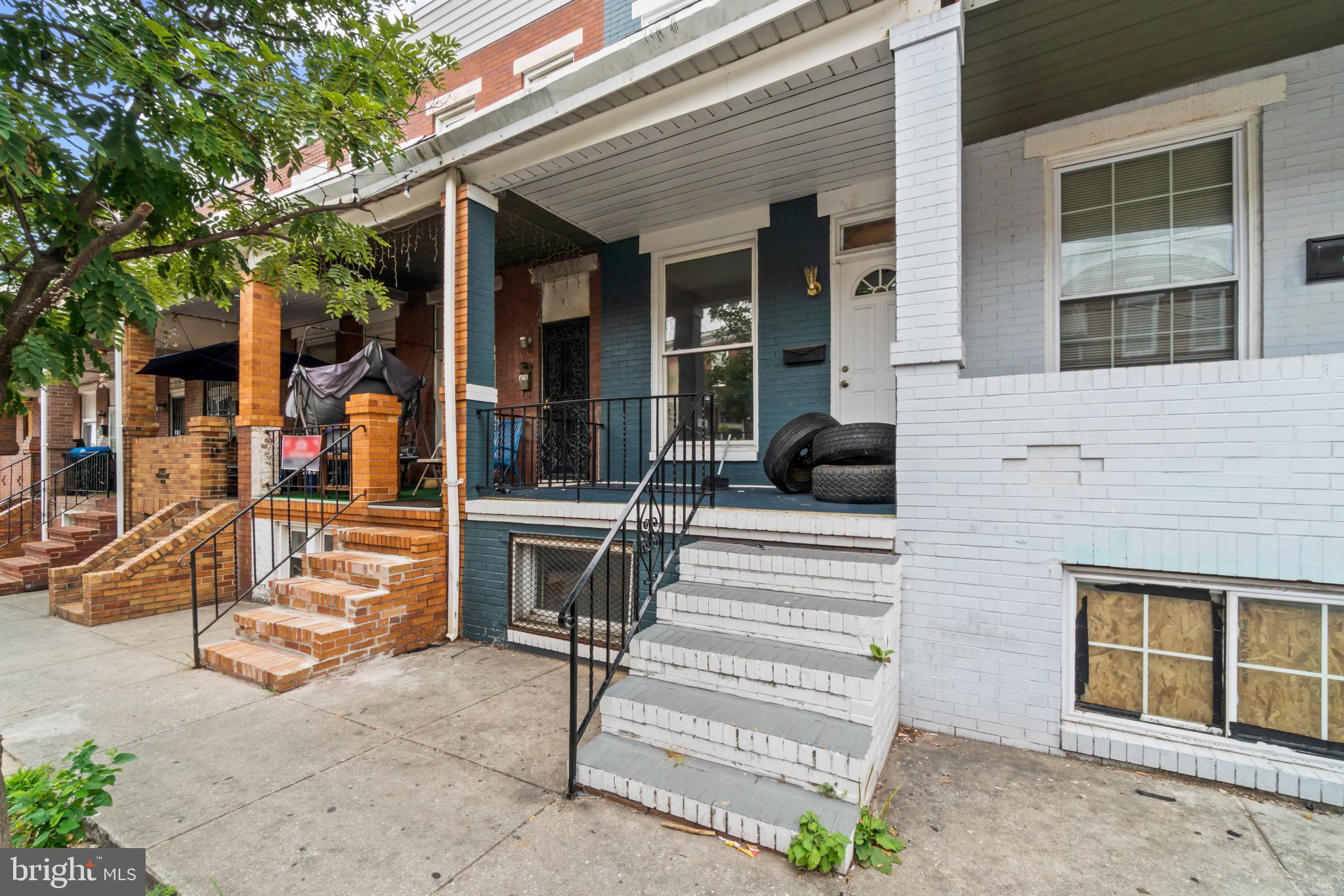 318 ROBINSON STREET N