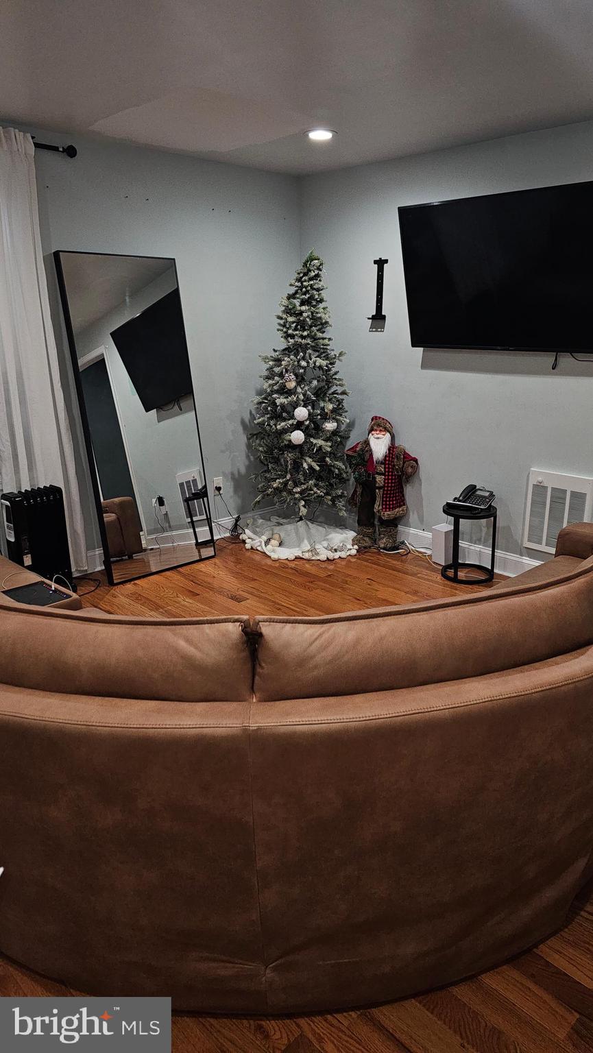 FELTONVILLE - Residential Income