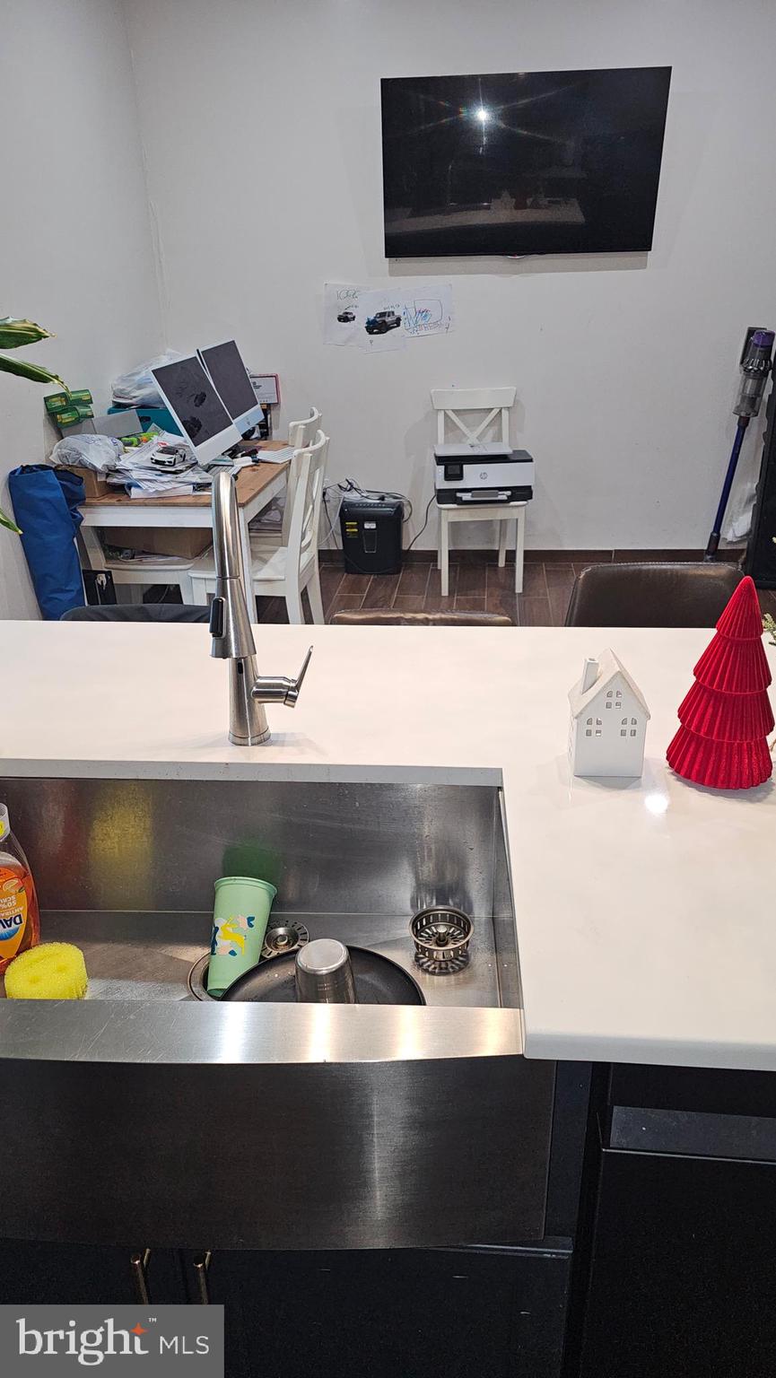 FELTONVILLE - Residential Income