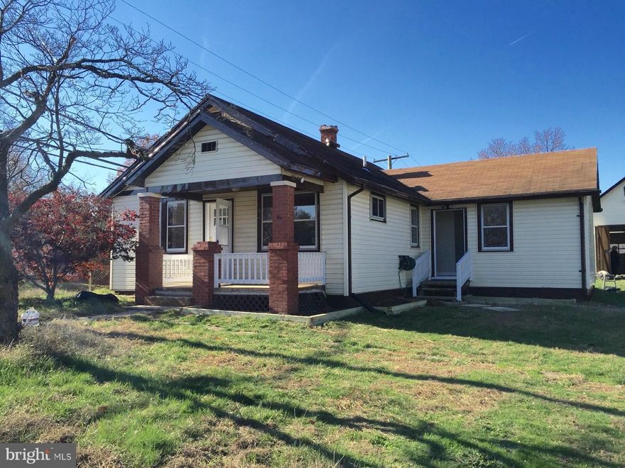 Beautiful Fully Renovated SF home, new SS appliances, ceramic title, granite counter tops, wood flooring, big back yard. parking space for multiplex cars, new A/C system. Close to beltway, recreation park and much more.