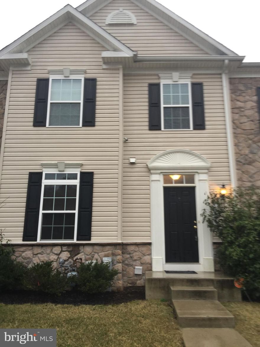 4 BEDROOMS AND 3&1/2 BATH TOWN HOUSE LOCATED AT QUITE SUBDIVISION. COMMUNITY POOL. HARDWOOD FLOOR. DECK. EASY TO COMMUTE TO WASHINGTON, DC, BALTIMORE AND ANNAPOLIS.