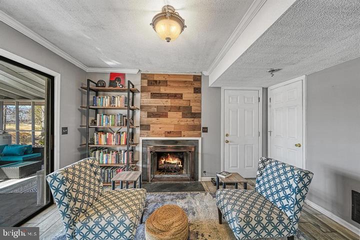 LAKE OF THE WOODS - Residential Lease