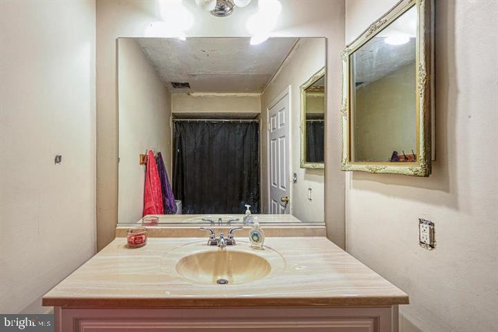 LAKE OF THE WOODS - Residential Lease