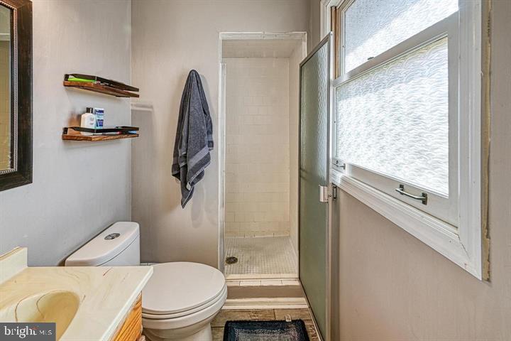 LAKE OF THE WOODS - Residential Lease