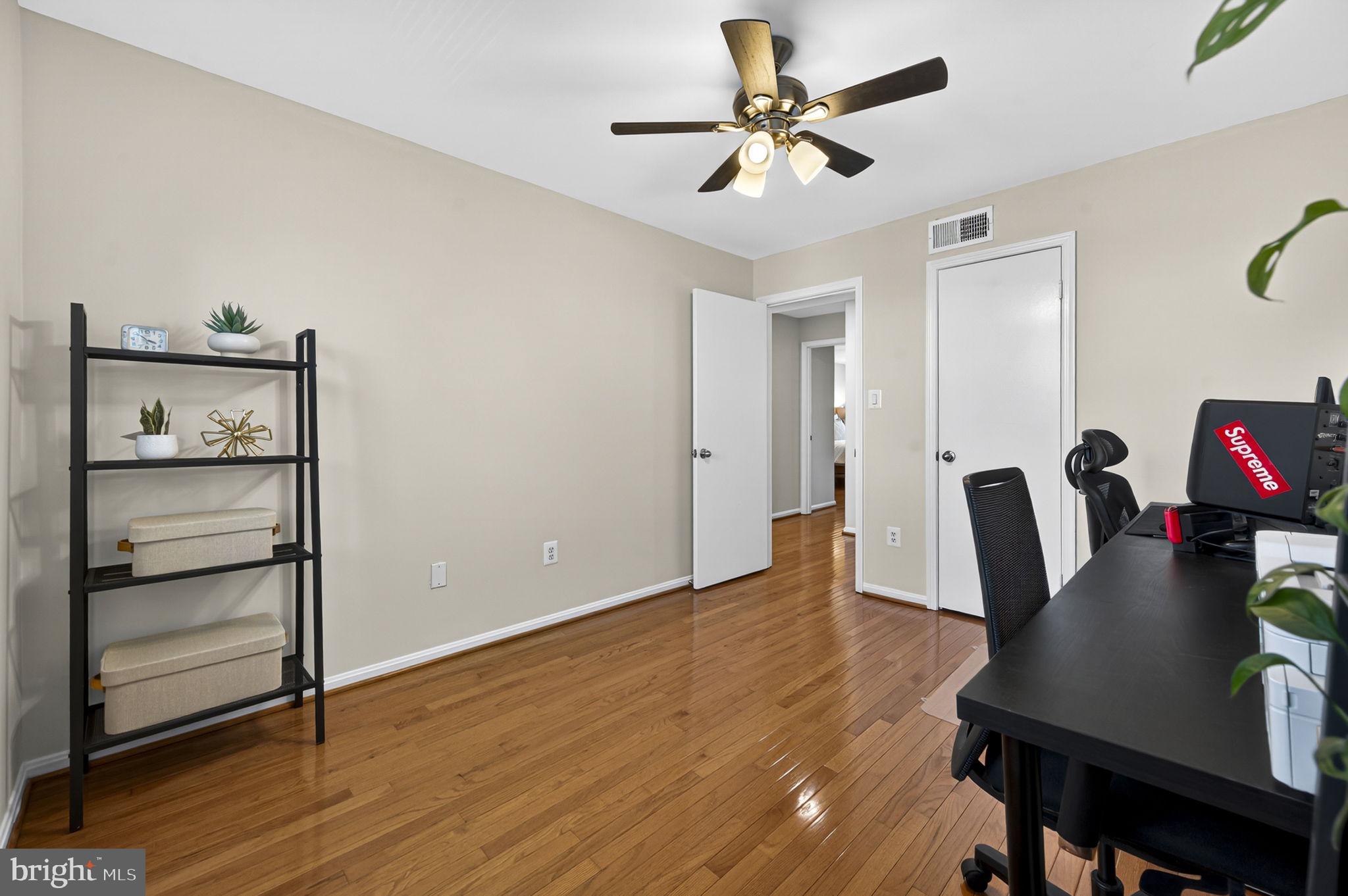WESTMORELAND SQUARE - Residential